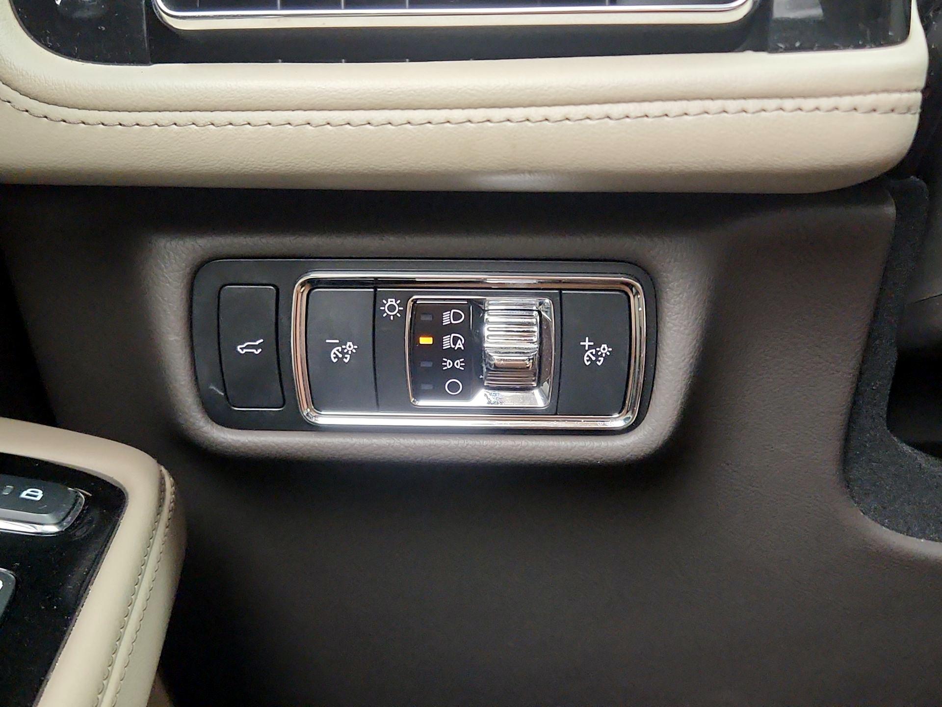 Thumbnail: 2020 Lincoln Aviator - 13