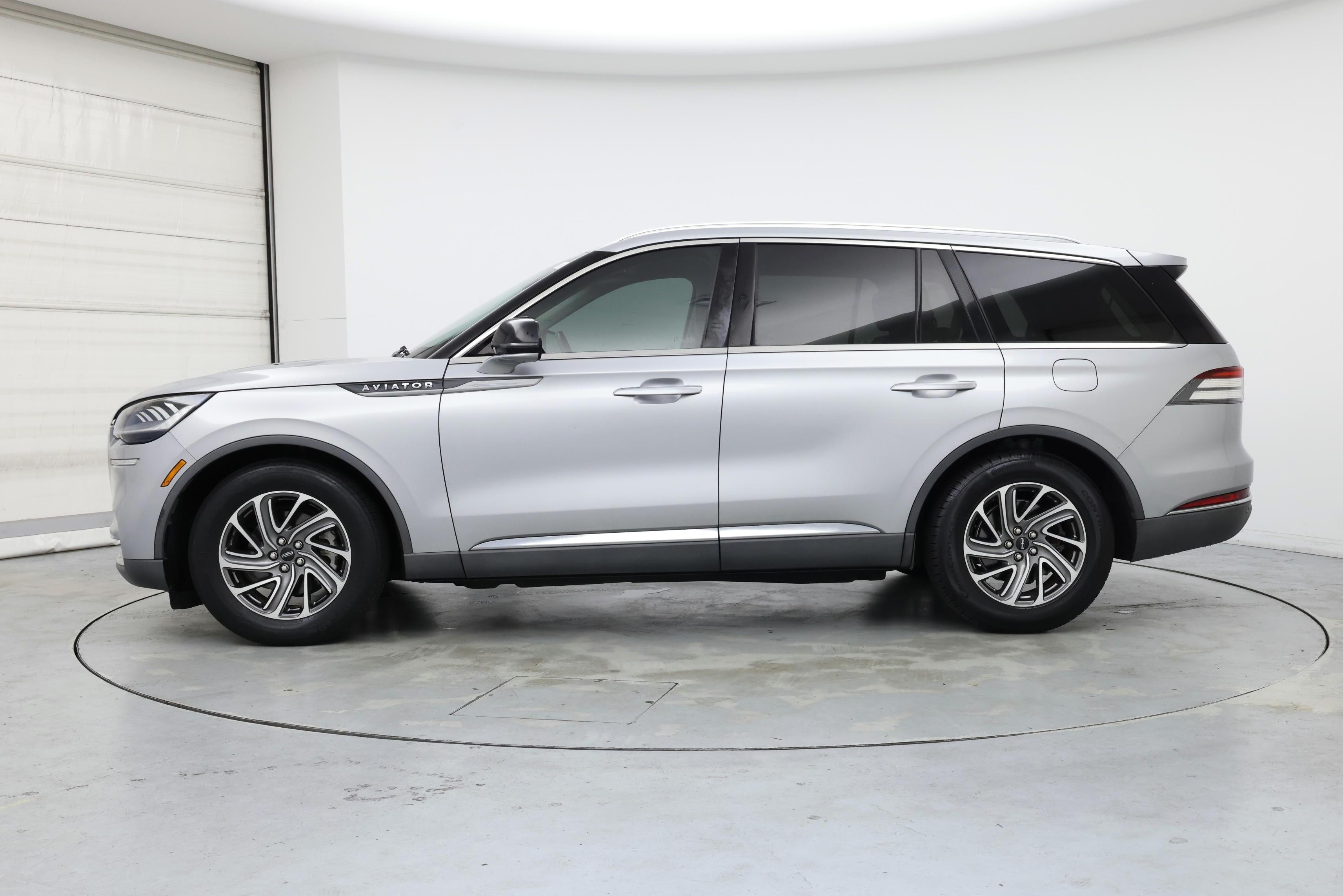 Thumbnail: 2020 Lincoln Aviator - 3