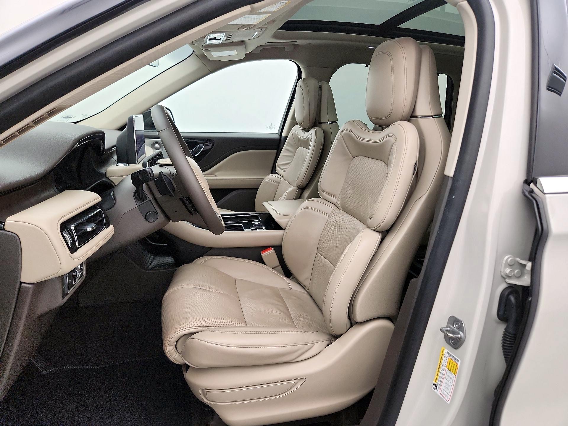 Thumbnail: 2023 Lincoln Aviator - 11