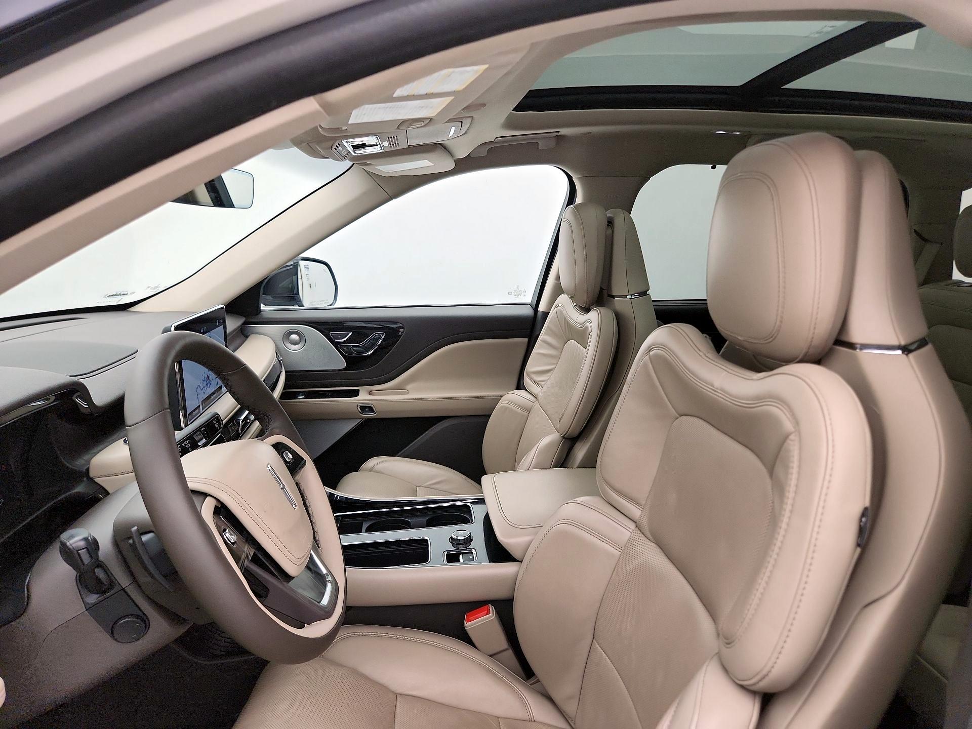 Thumbnail: 2023 Lincoln Aviator - 20
