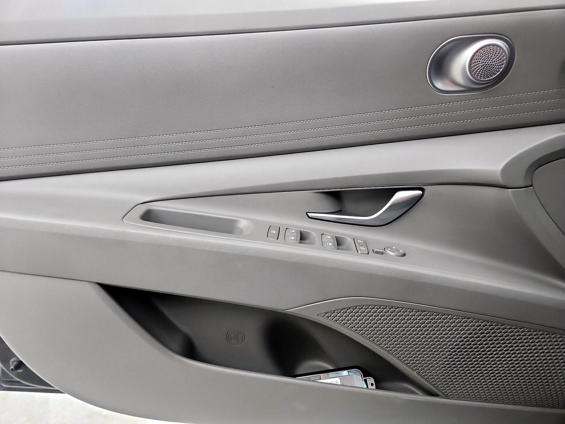 Thumbnail: 2023 Hyundai Elantra - 12
