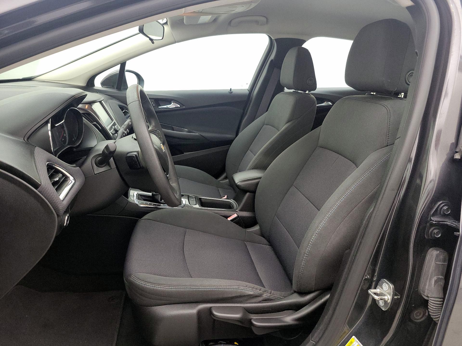 Thumbnail: 2017 Chevrolet Cruze - 11