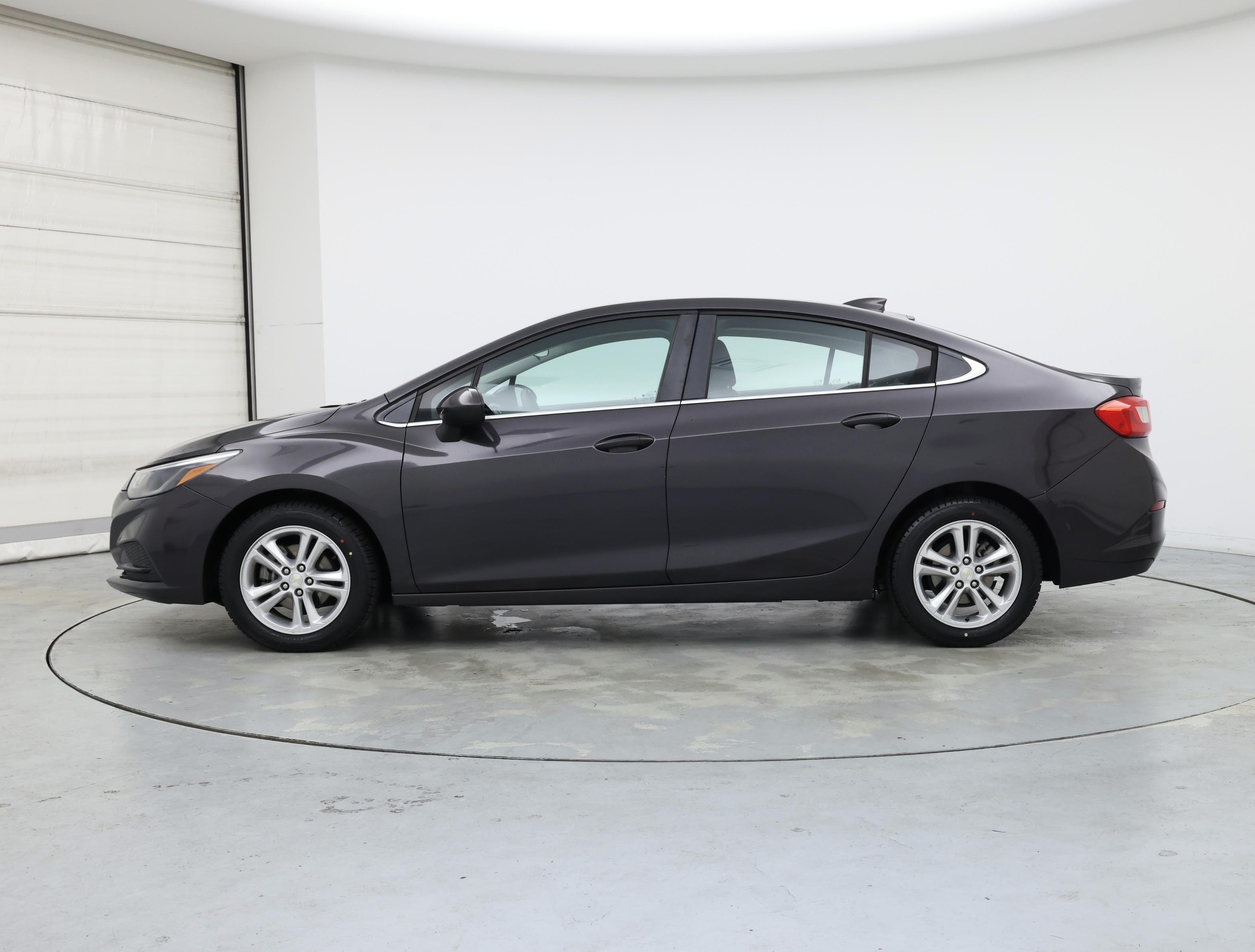 Thumbnail: 2017 Chevrolet Cruze - 3