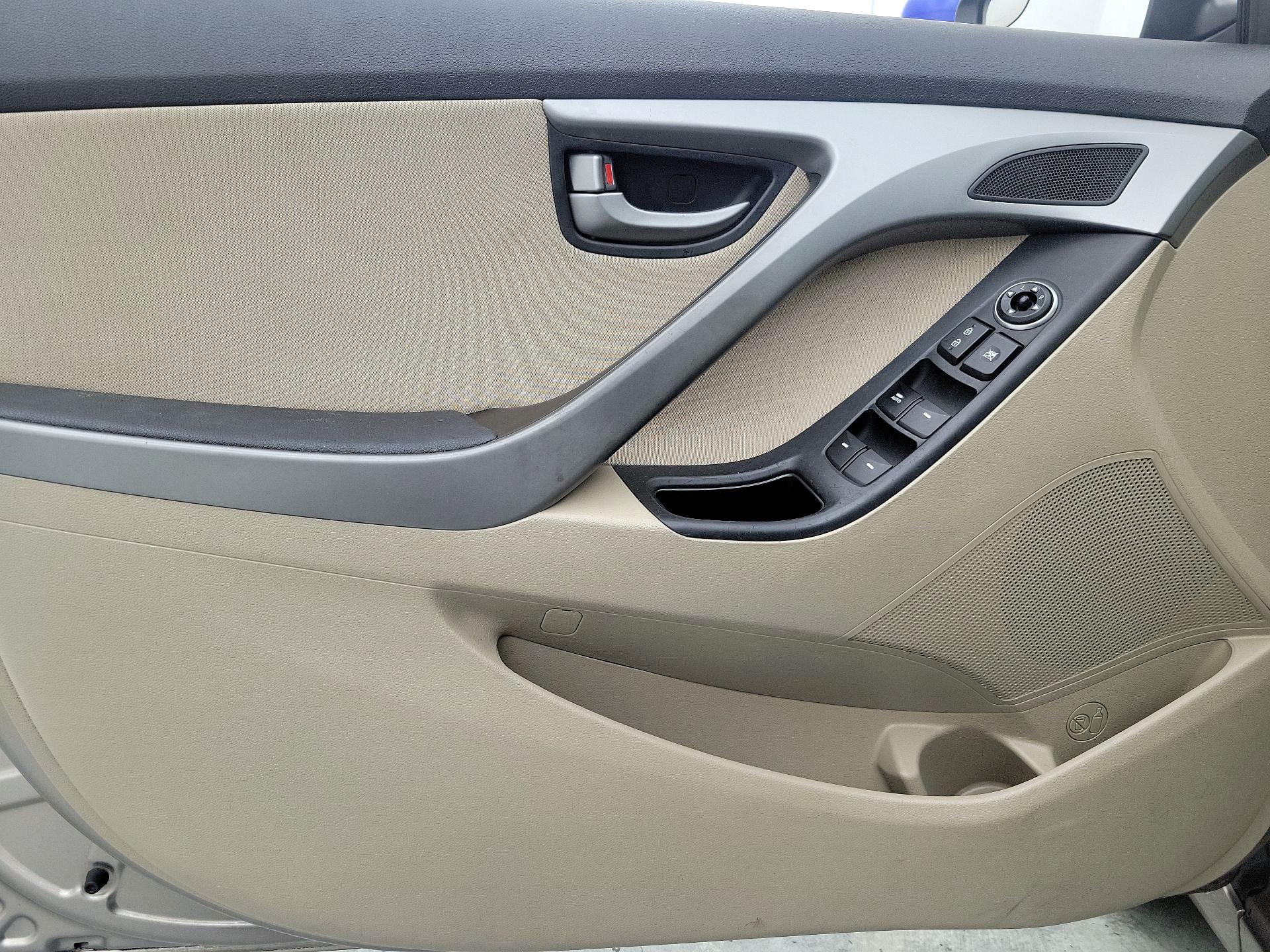 Thumbnail: 2016 Hyundai Elantra - 12