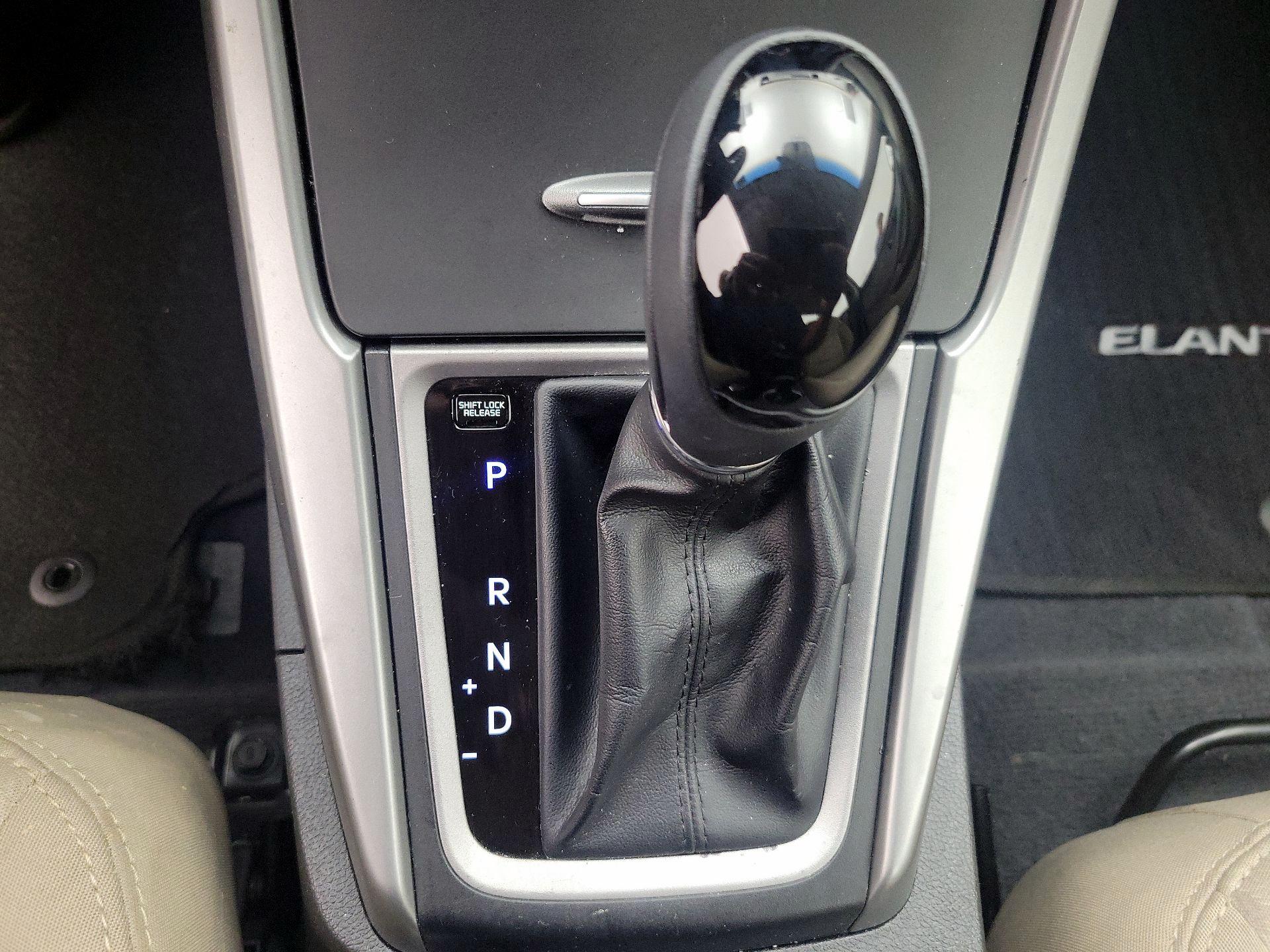 Thumbnail: 2016 Hyundai Elantra - 17