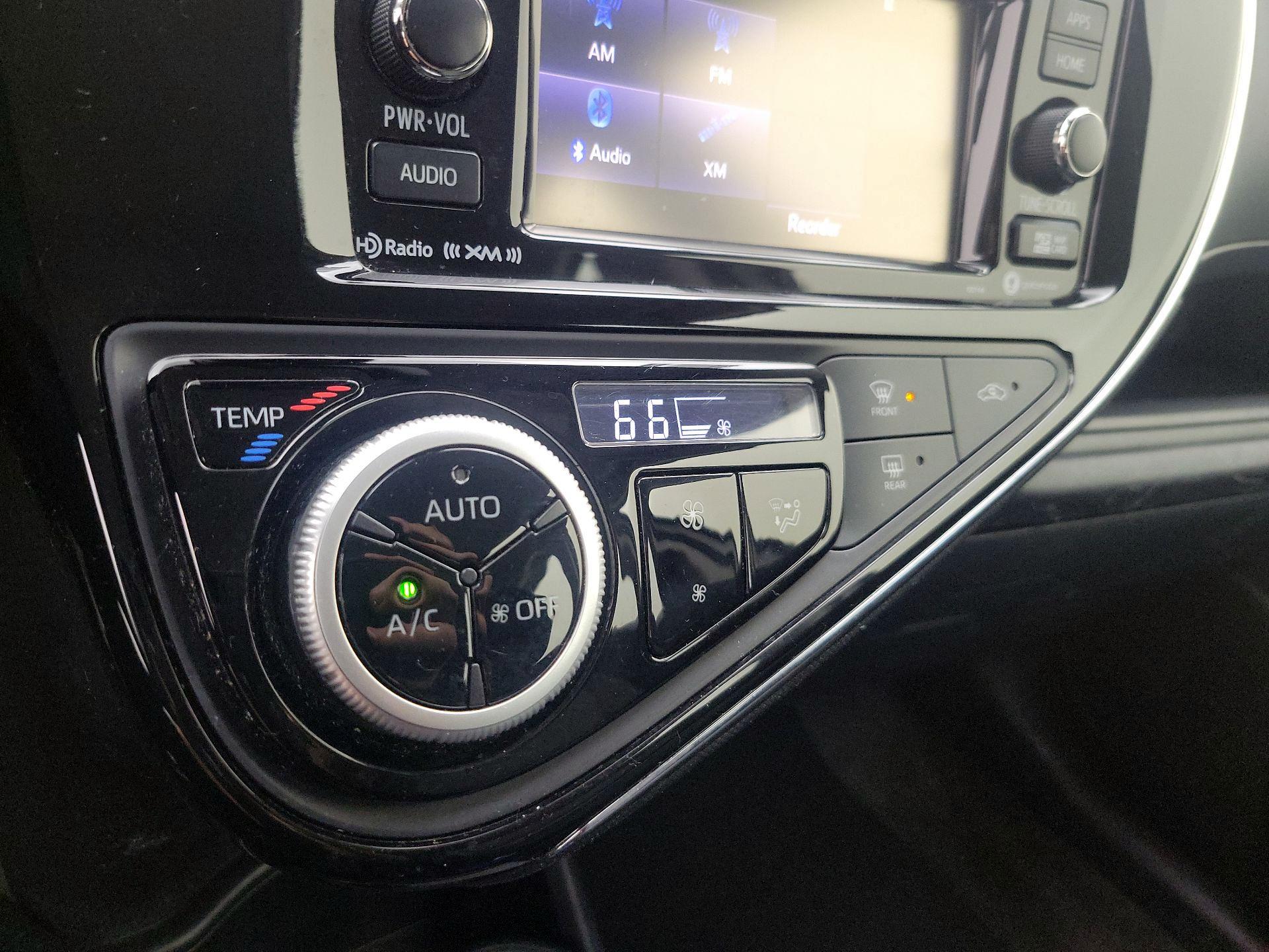 Thumbnail: 2018 Toyota Prius c - 16