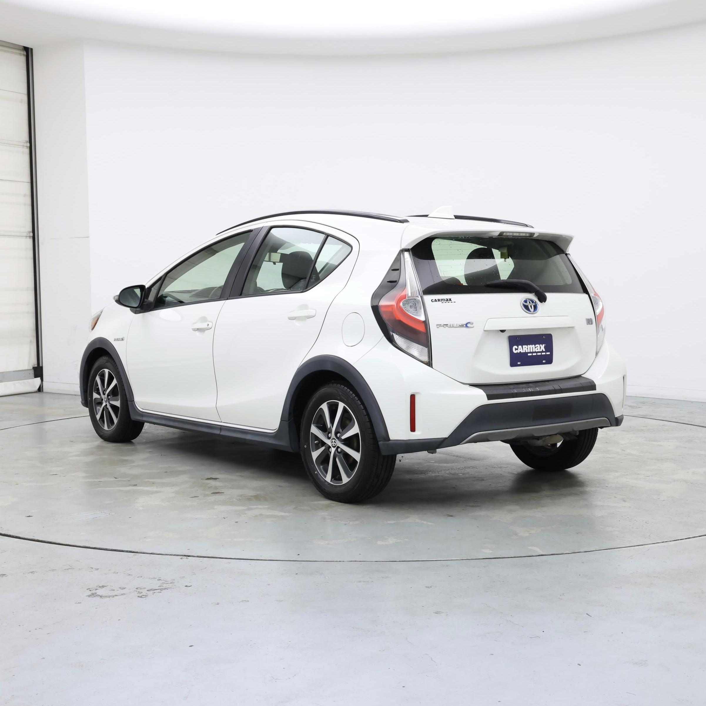 Thumbnail: 2018 Toyota Prius c - 2