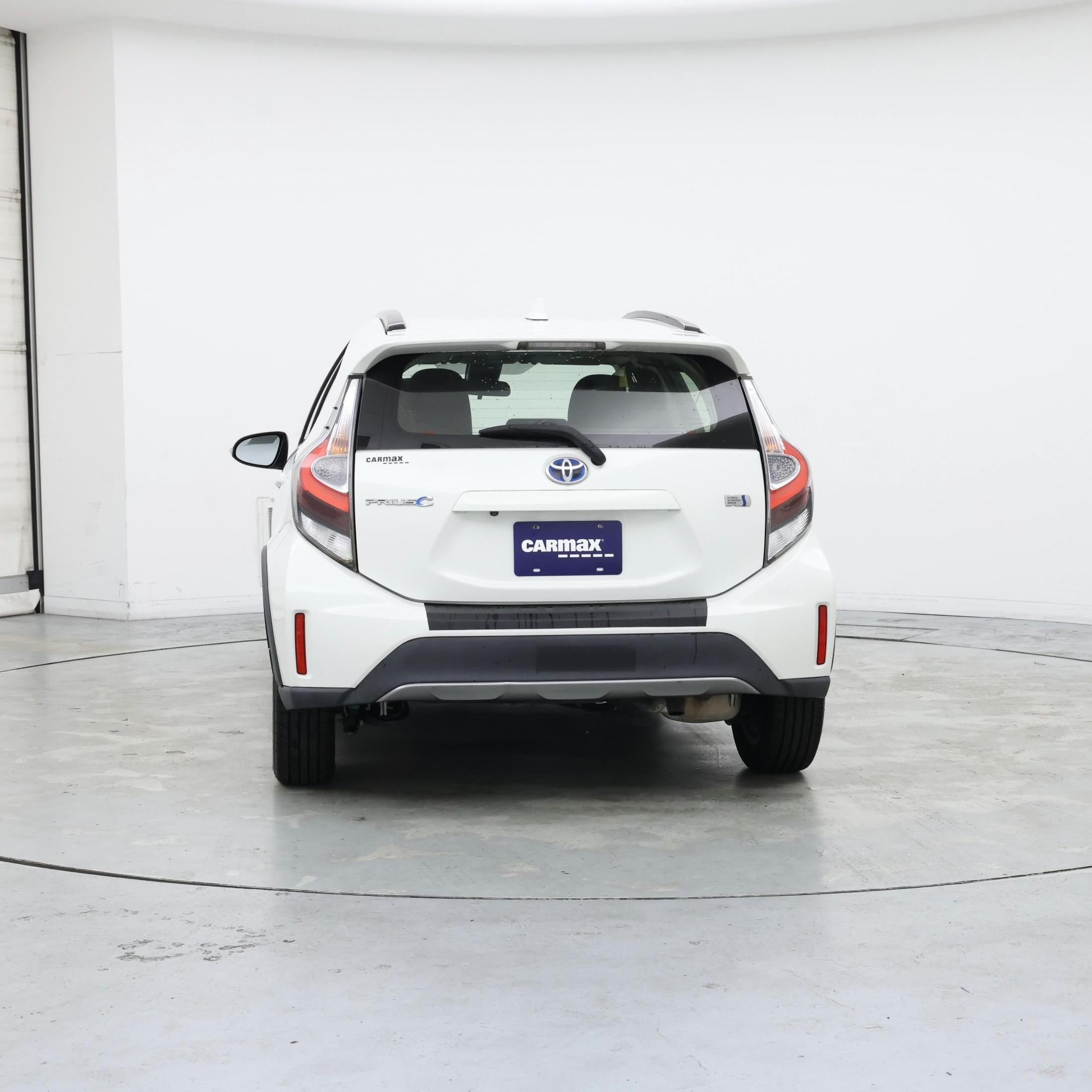 Thumbnail: 2018 Toyota Prius c - 6