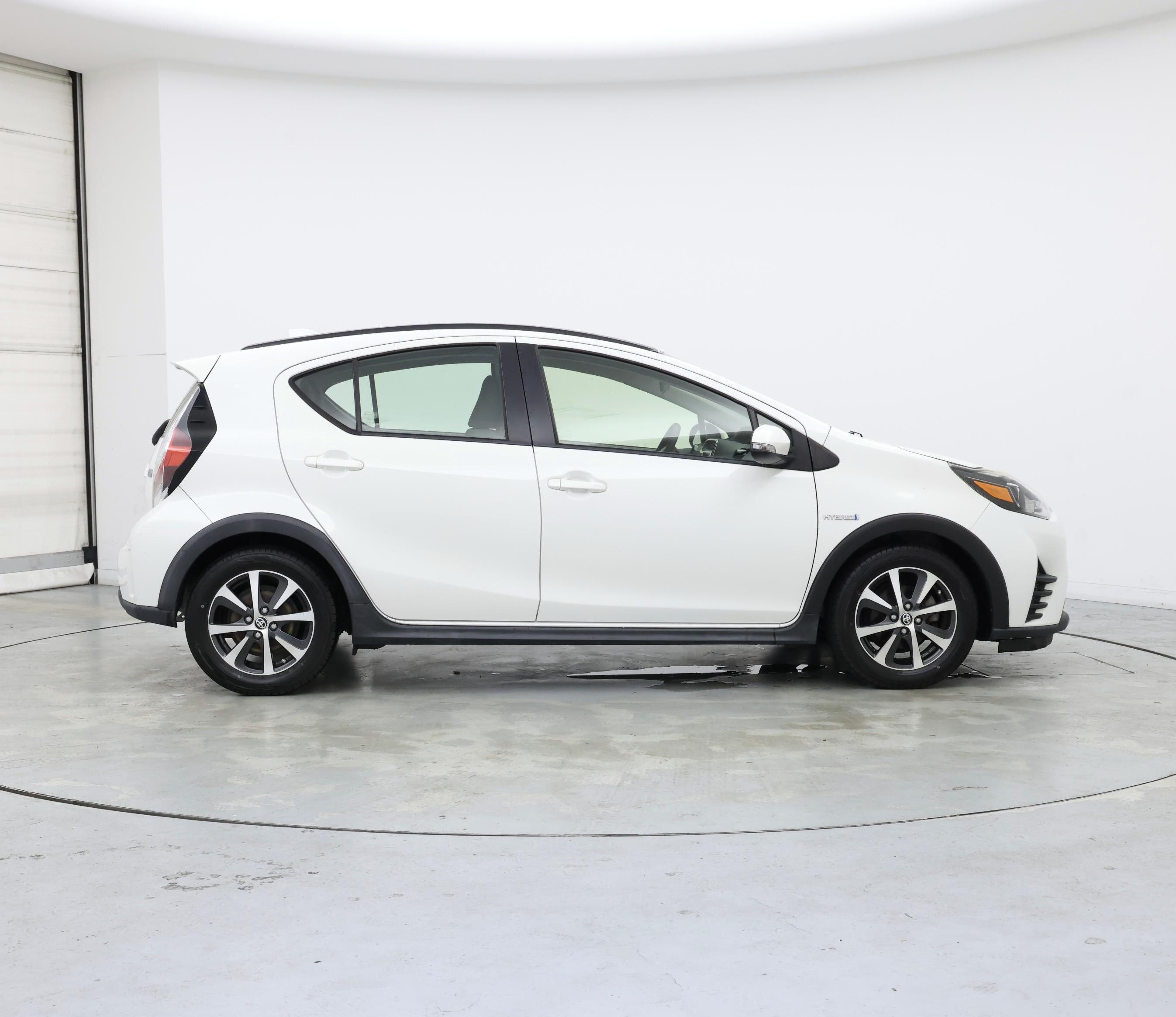 Thumbnail: 2018 Toyota Prius c - 7