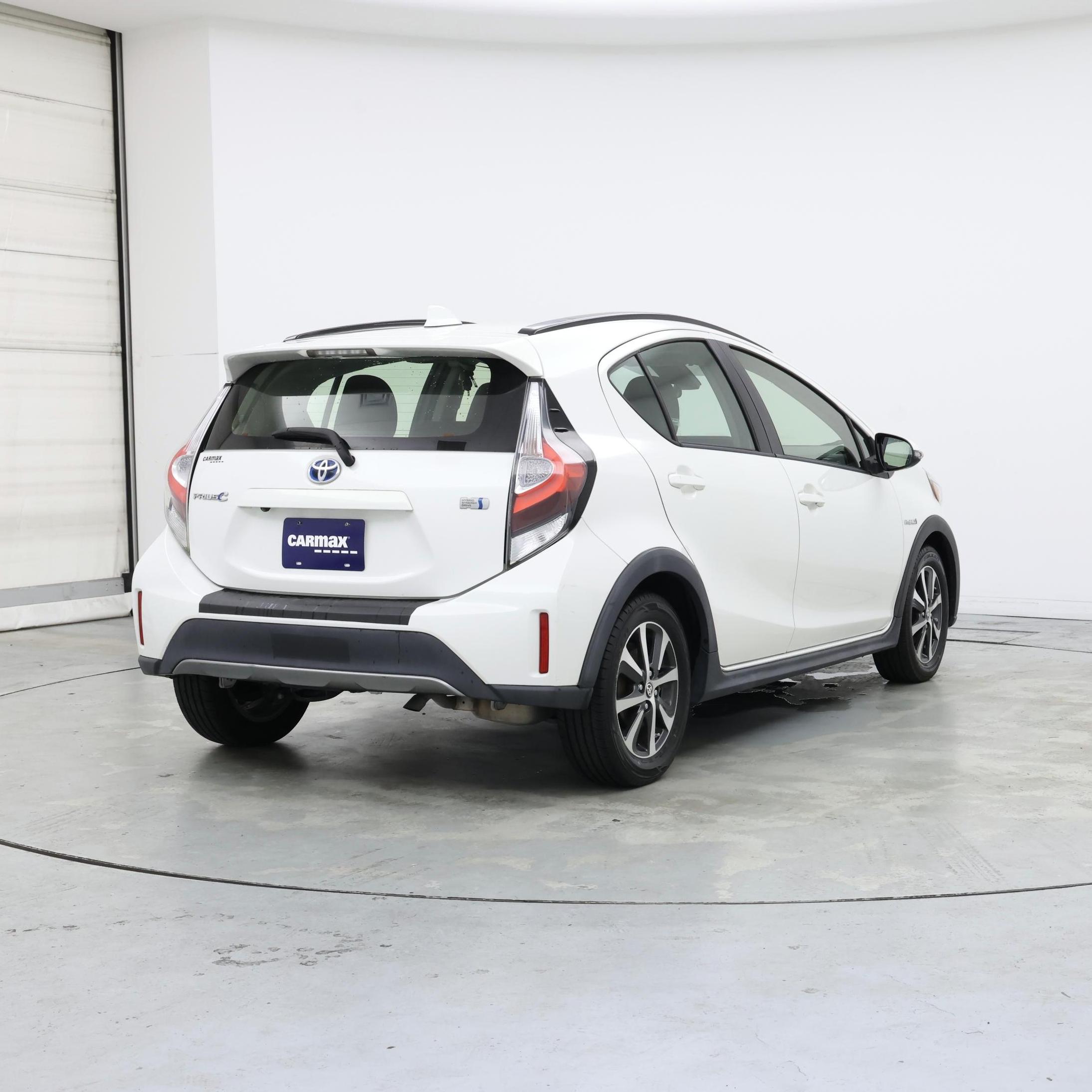 Thumbnail: 2018 Toyota Prius c - 8