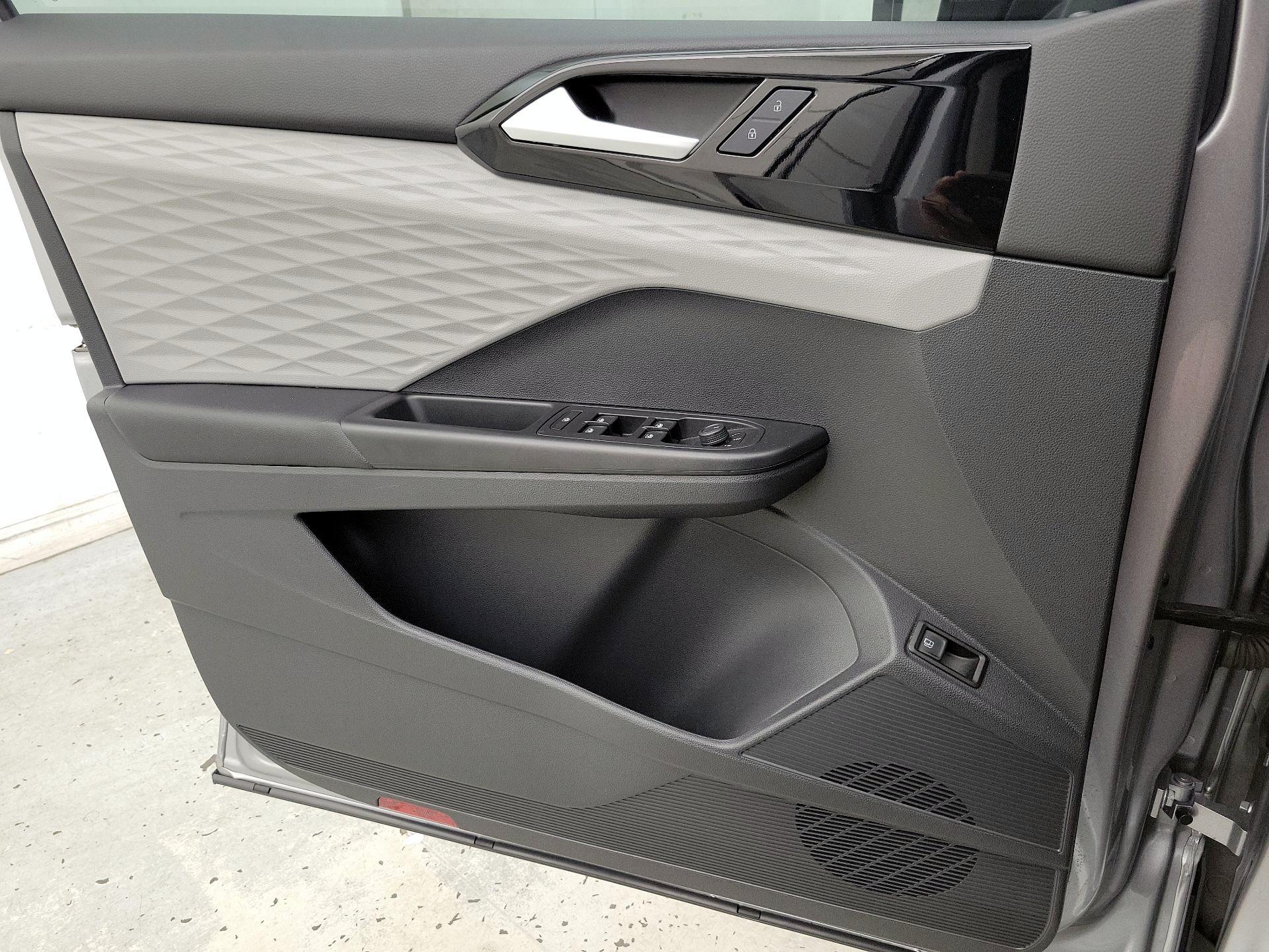 Thumbnail: 2023 Volkswagen Taos - 12