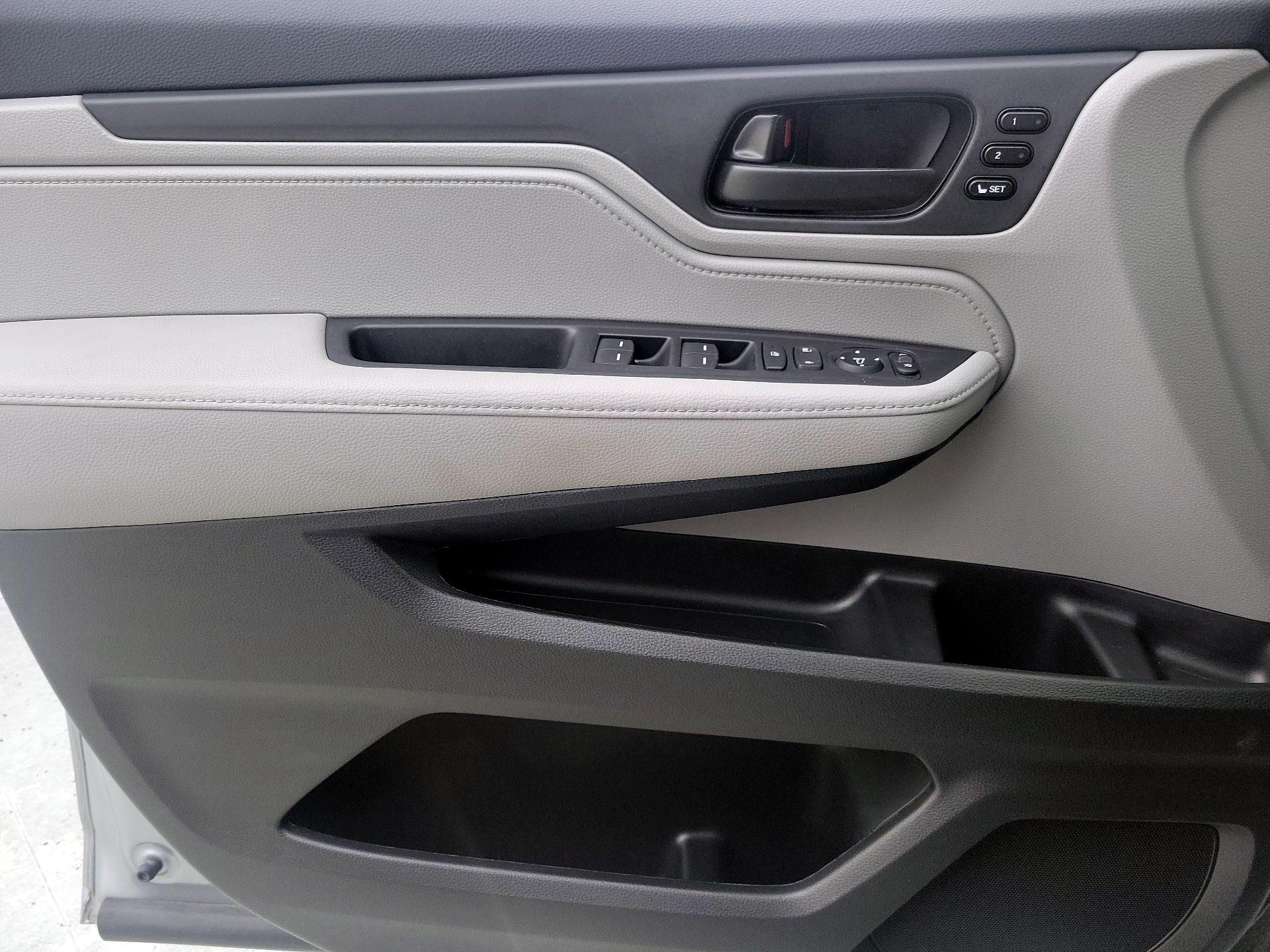 Thumbnail: 2023 Honda Odyssey - 12