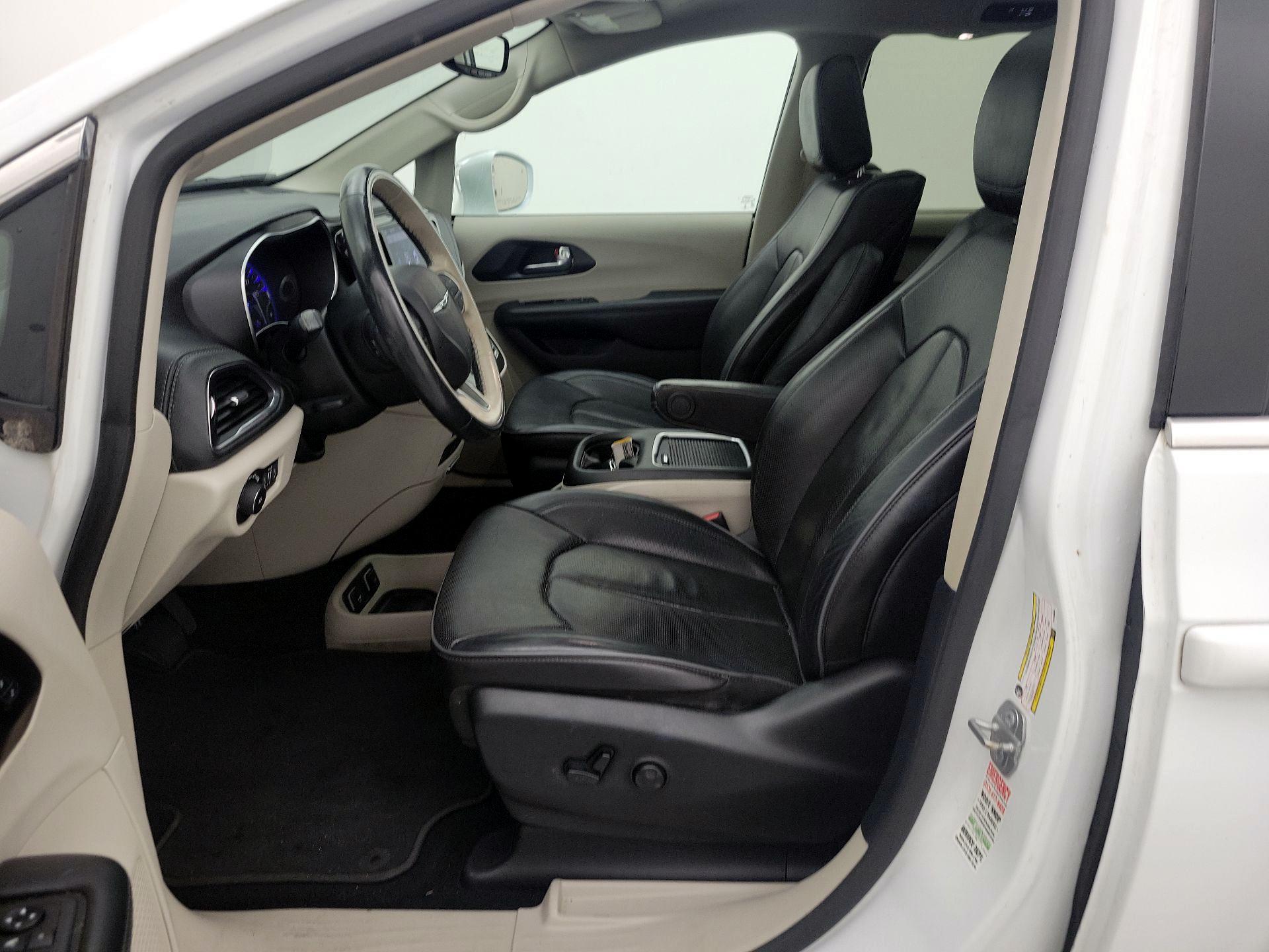 Thumbnail: 2020 Chrysler Pacifica - 11