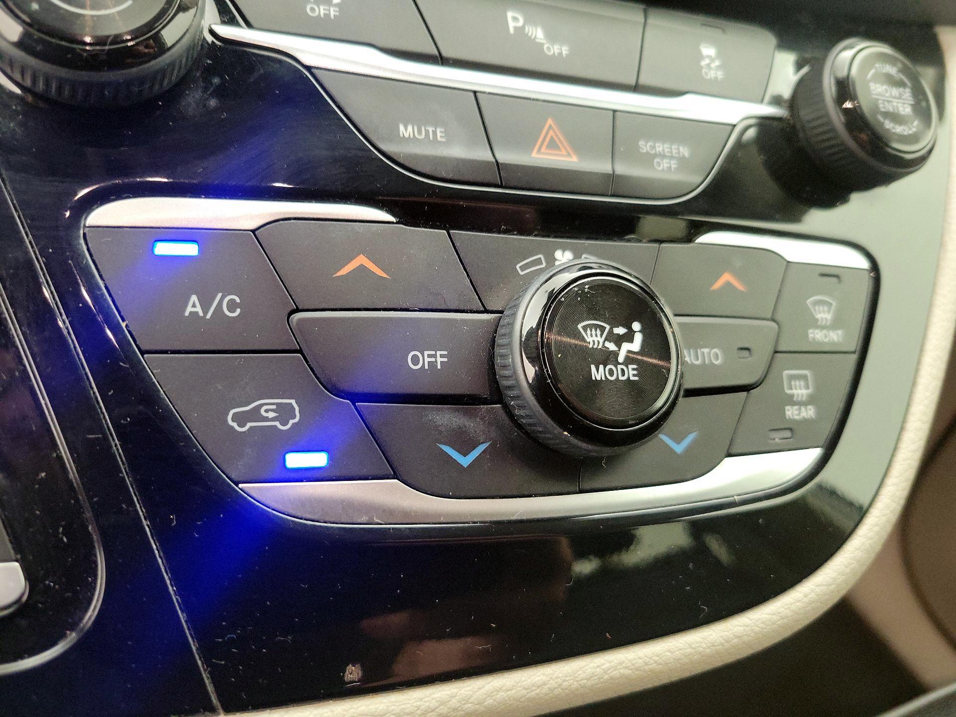 Thumbnail: 2020 Chrysler Pacifica - 17