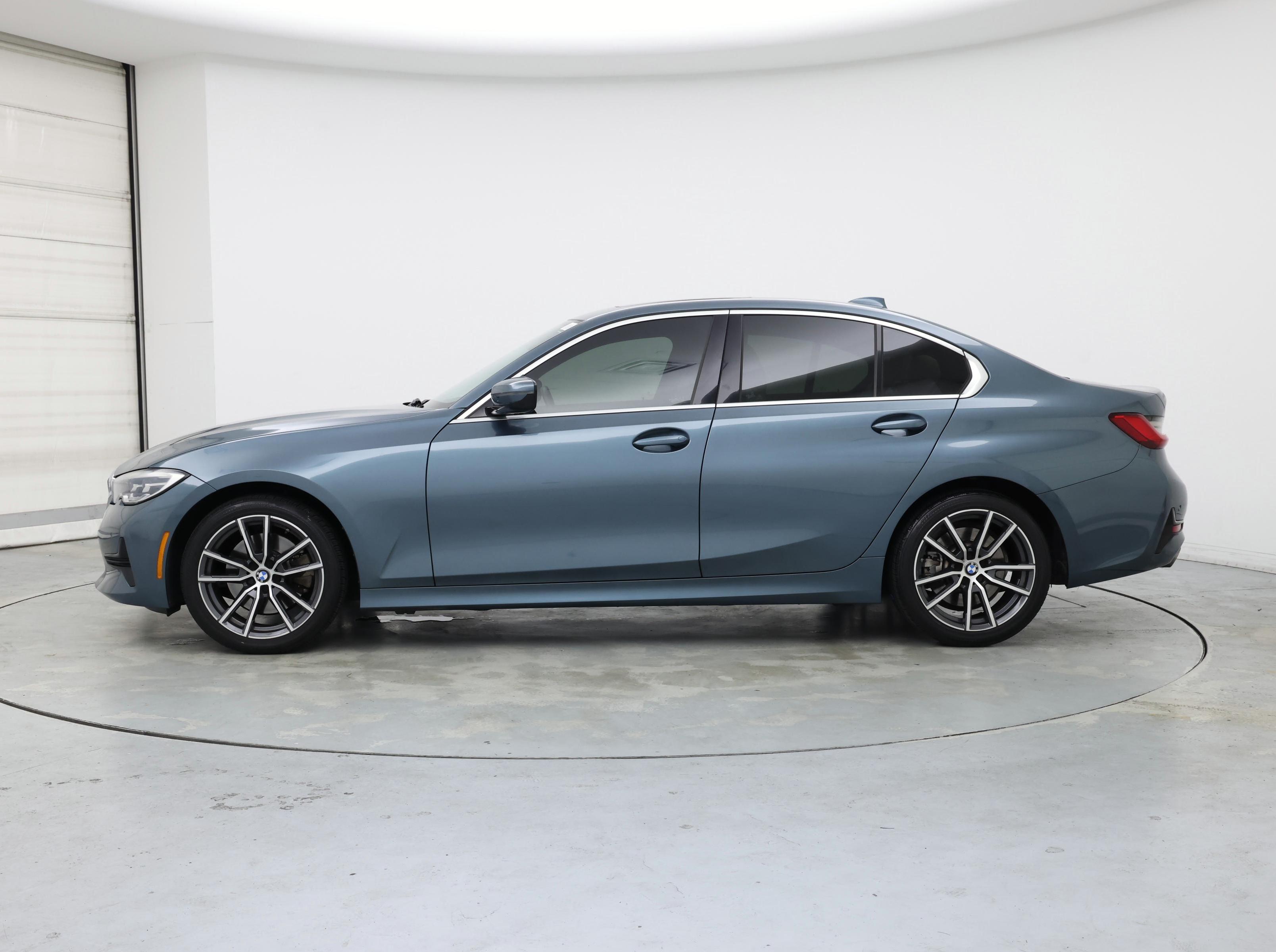 Thumbnail: 2021 BMW 3 Series - 3