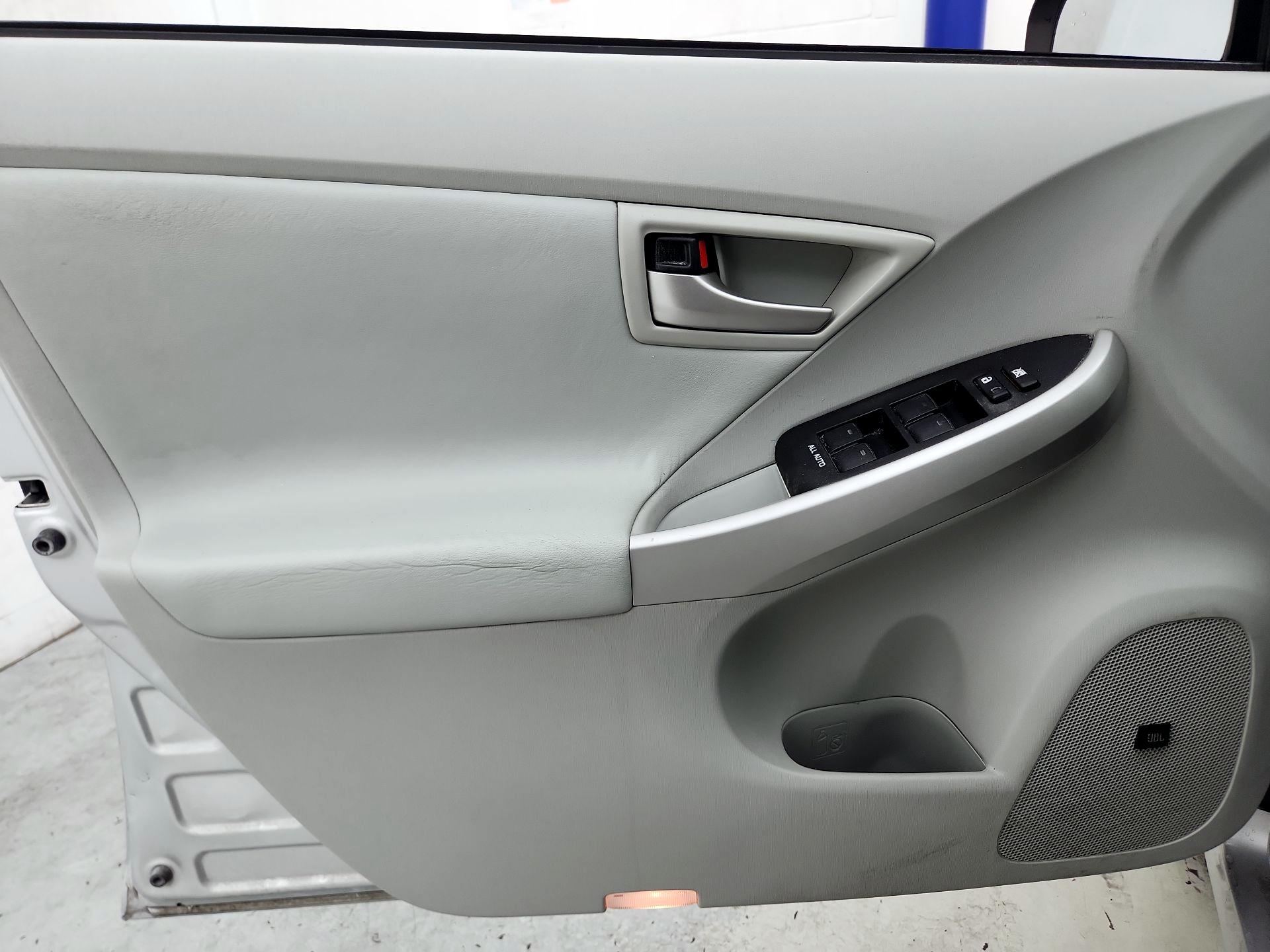 Thumbnail: 2015 Toyota Prius - 12