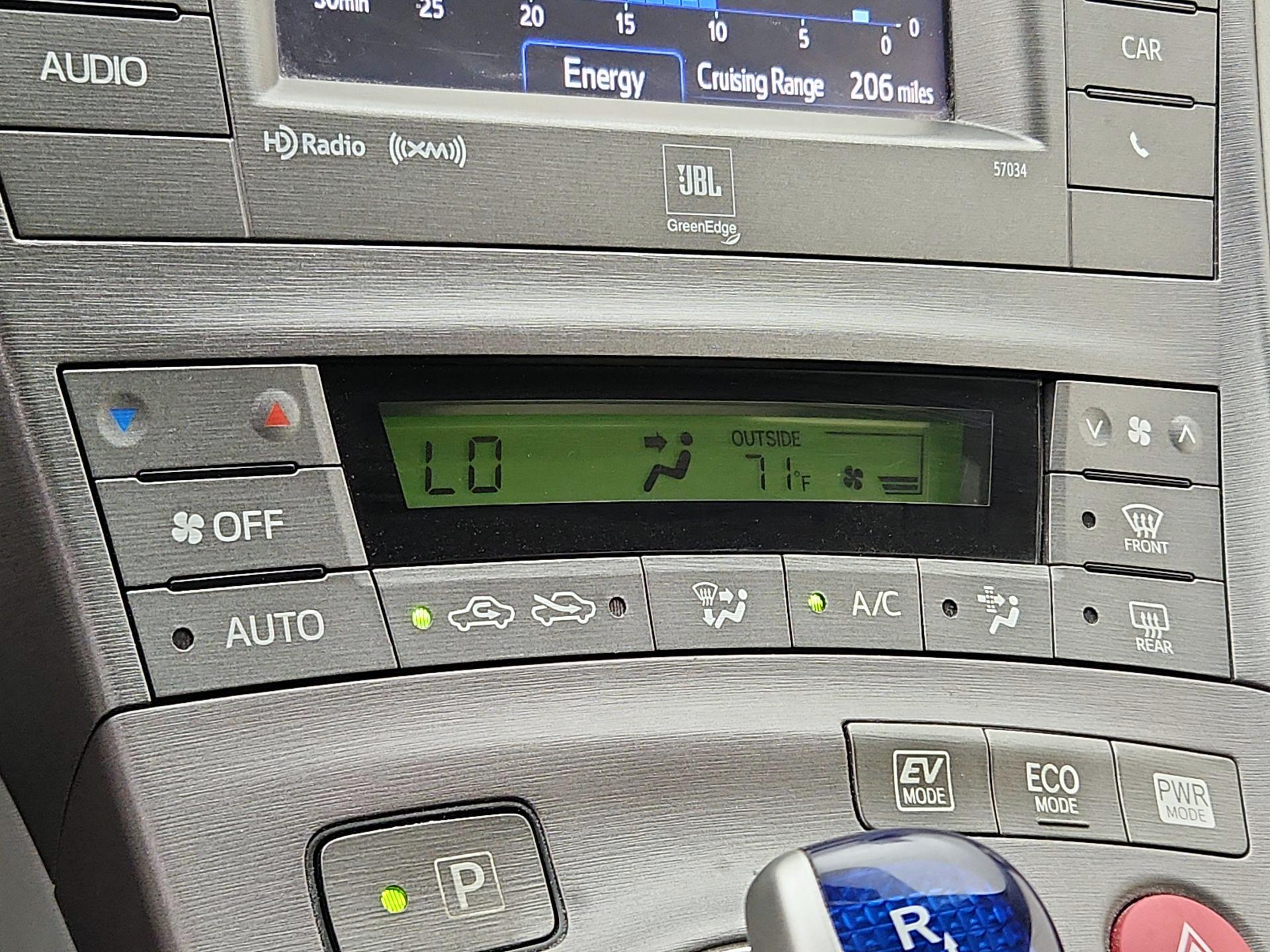 Thumbnail: 2015 Toyota Prius - 16