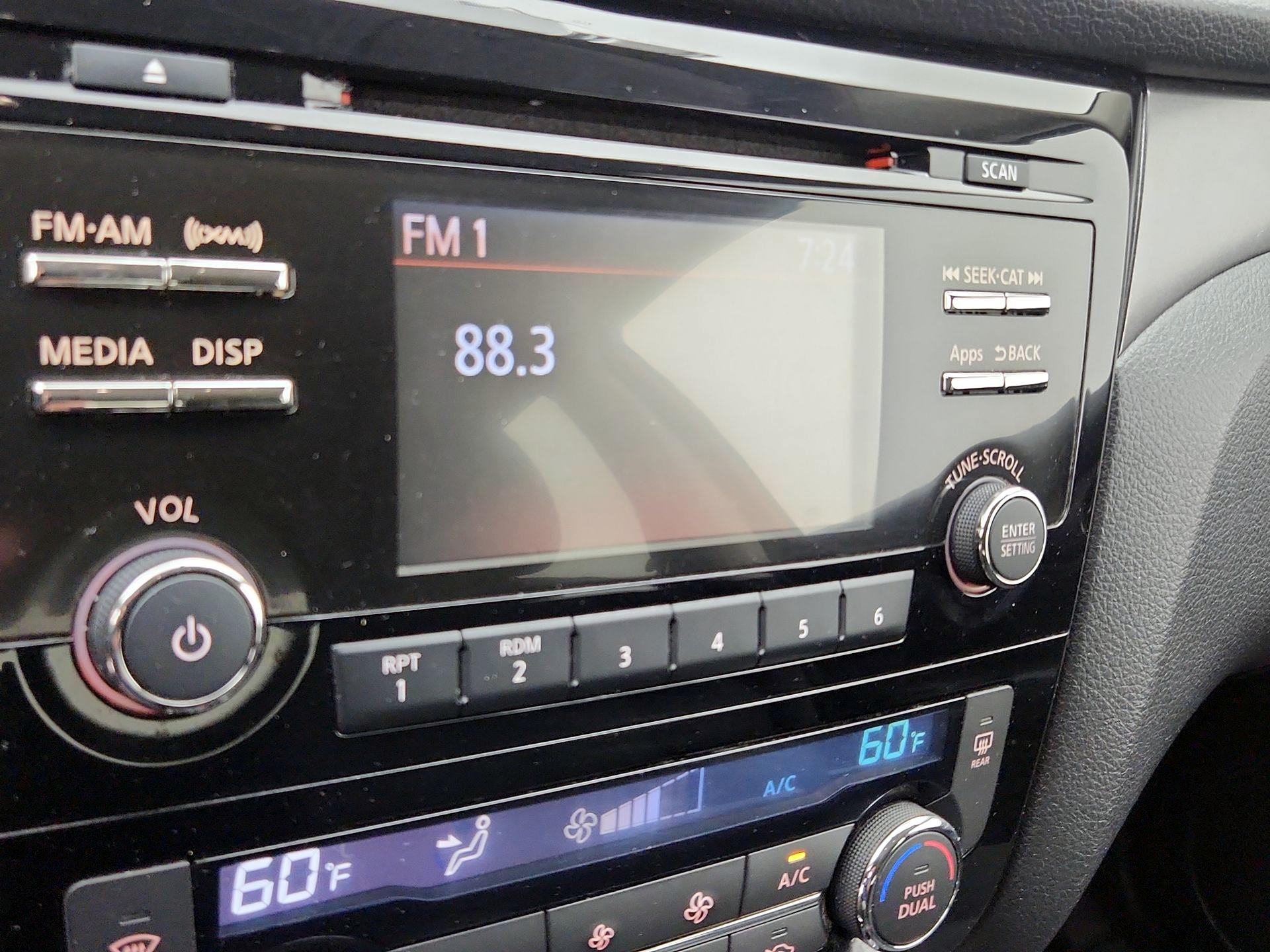 Thumbnail: 2016 Nissan Rogue - 15