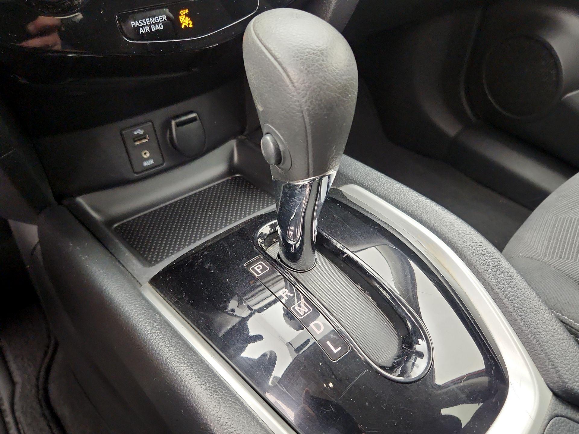 Thumbnail: 2016 Nissan Rogue - 17