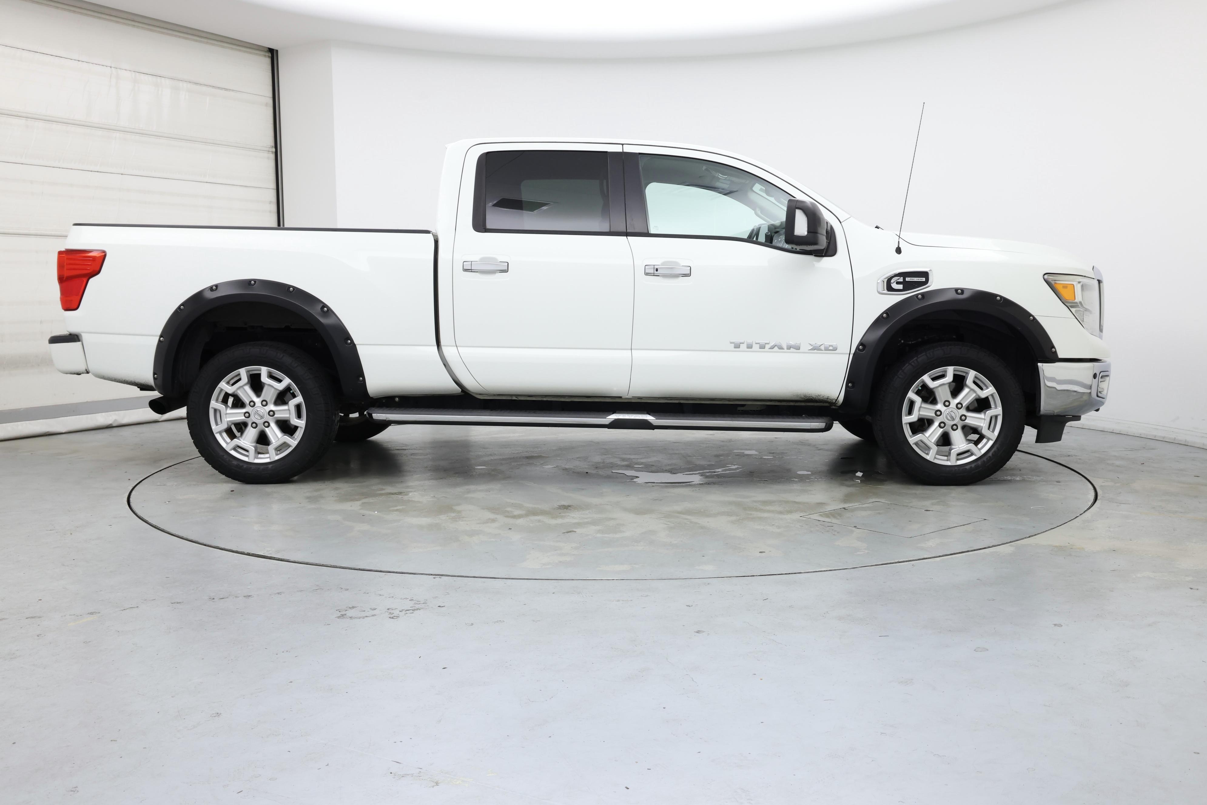 Thumbnail: 2017 Nissan Titan - 7
