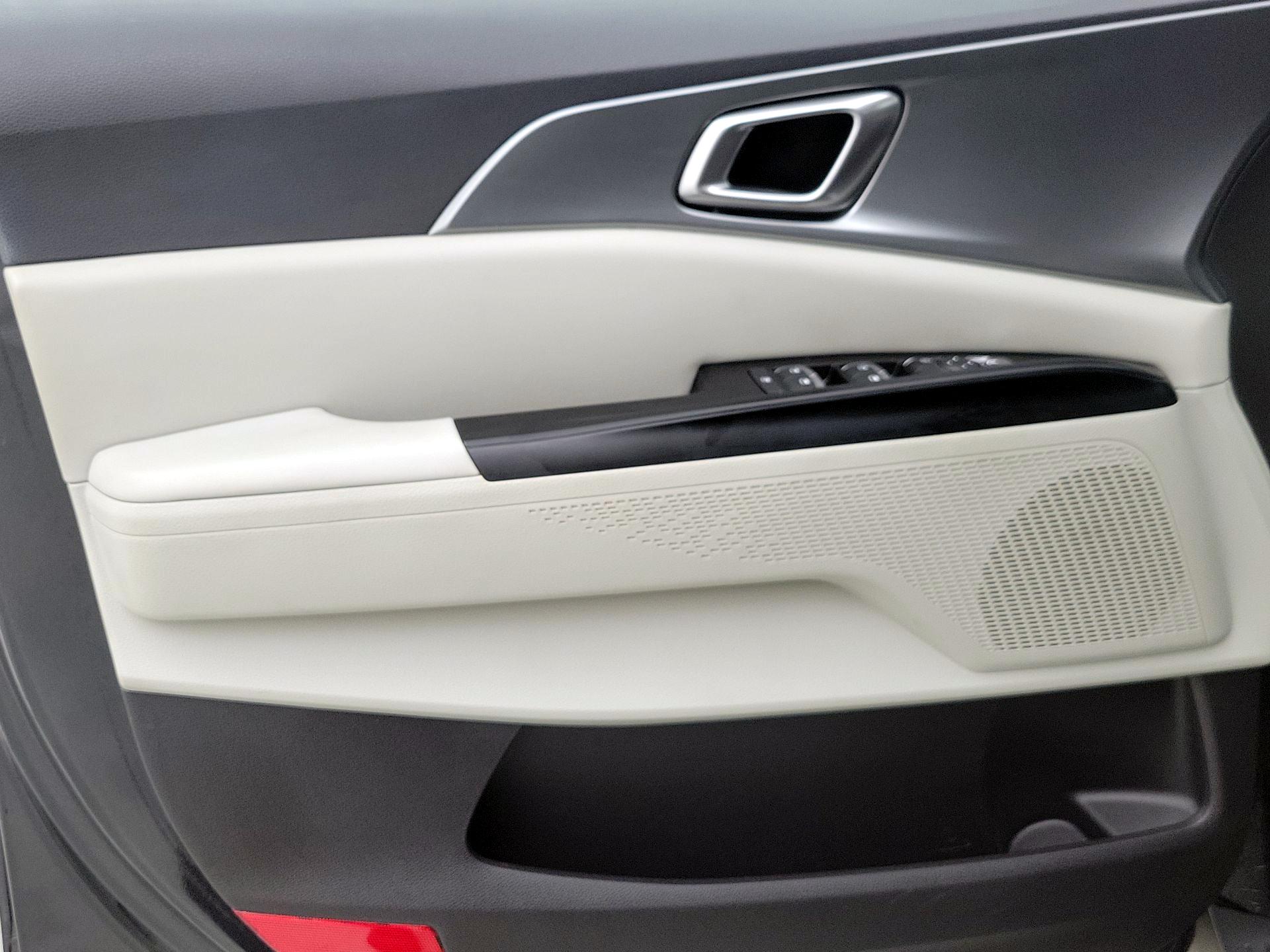 Thumbnail: 2023 Kia Carnival - 12