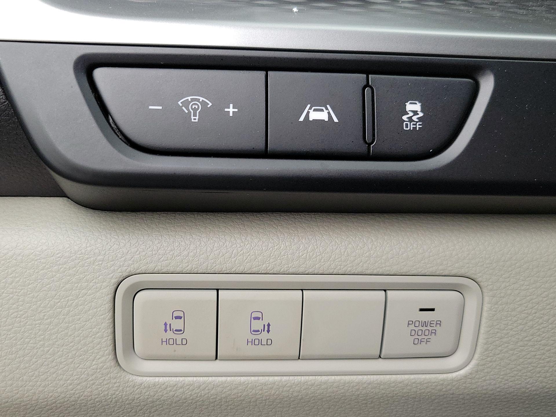 Thumbnail: 2023 Kia Carnival - 13