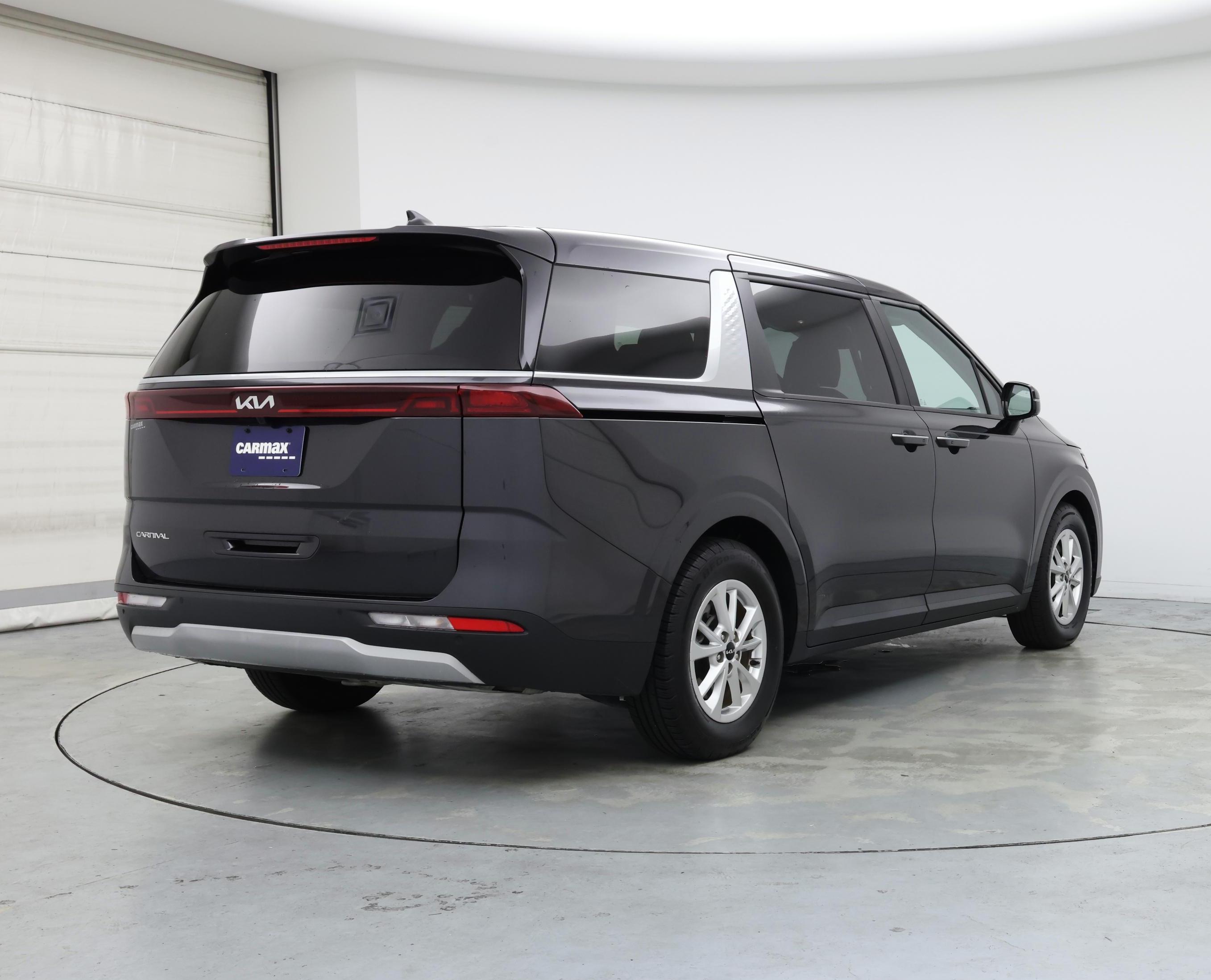 Thumbnail: 2023 Kia Carnival - 8