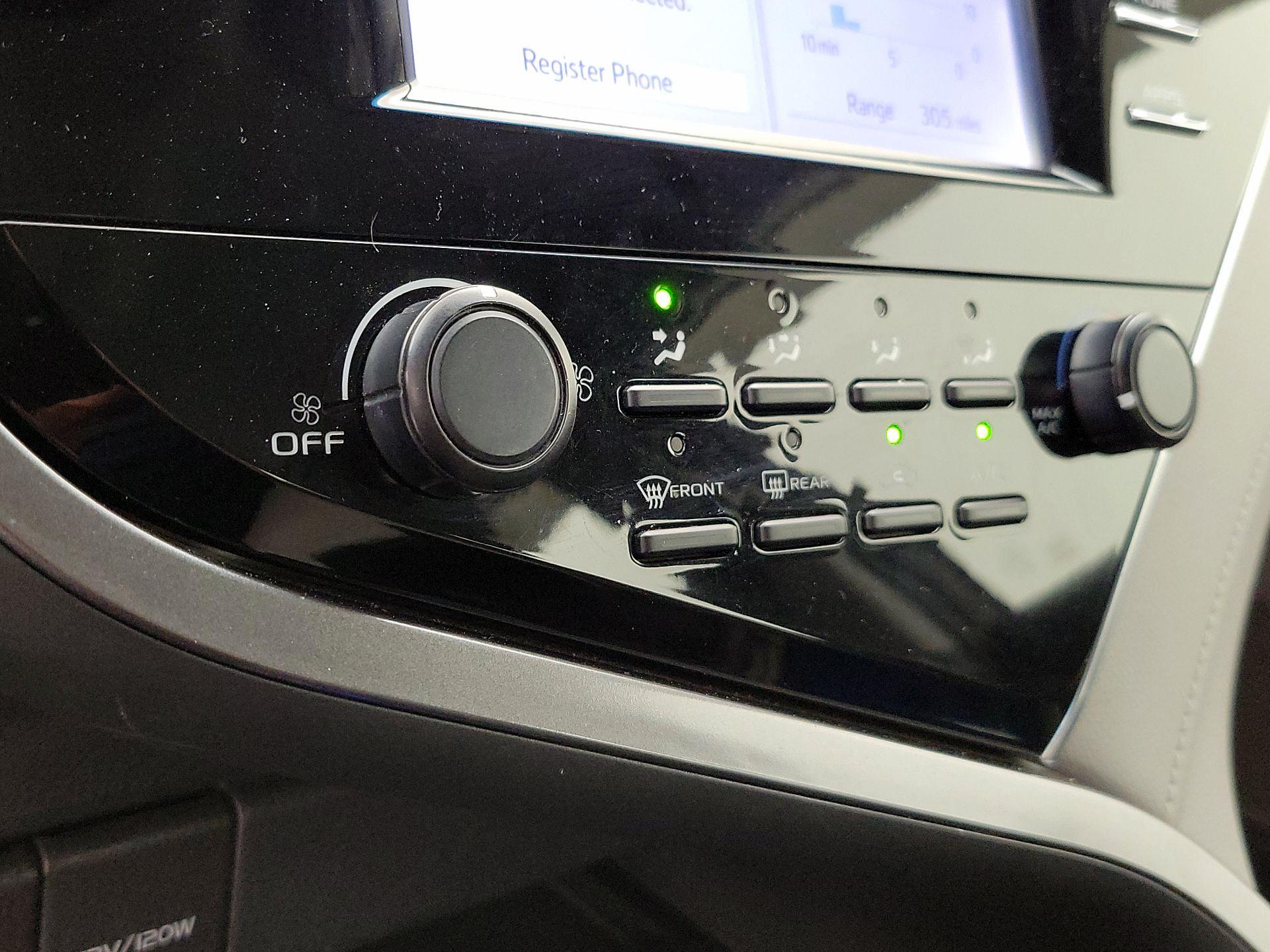 Thumbnail: 2018 Toyota Camry - 16
