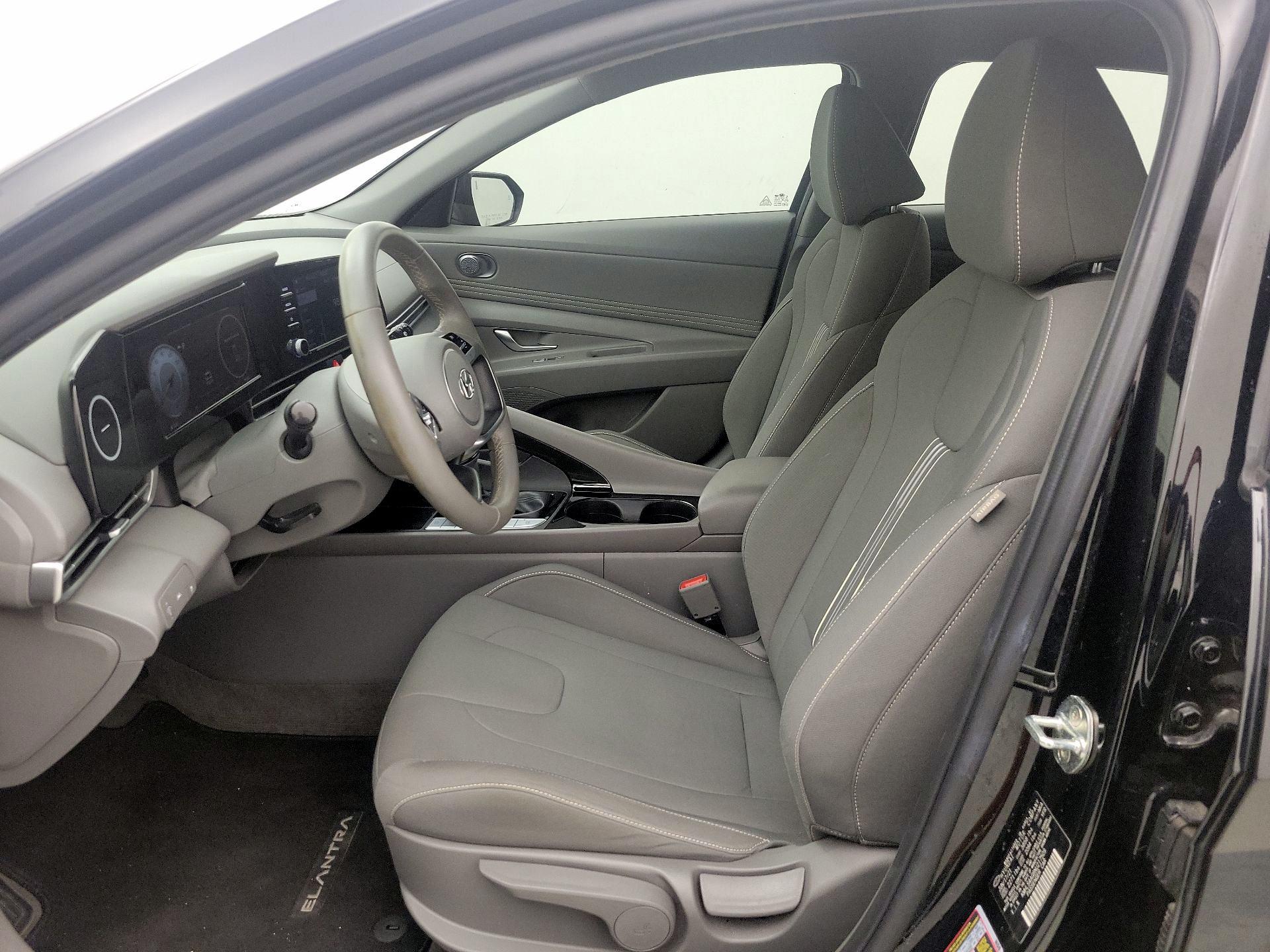 Thumbnail: 2022 Hyundai Elantra - 11