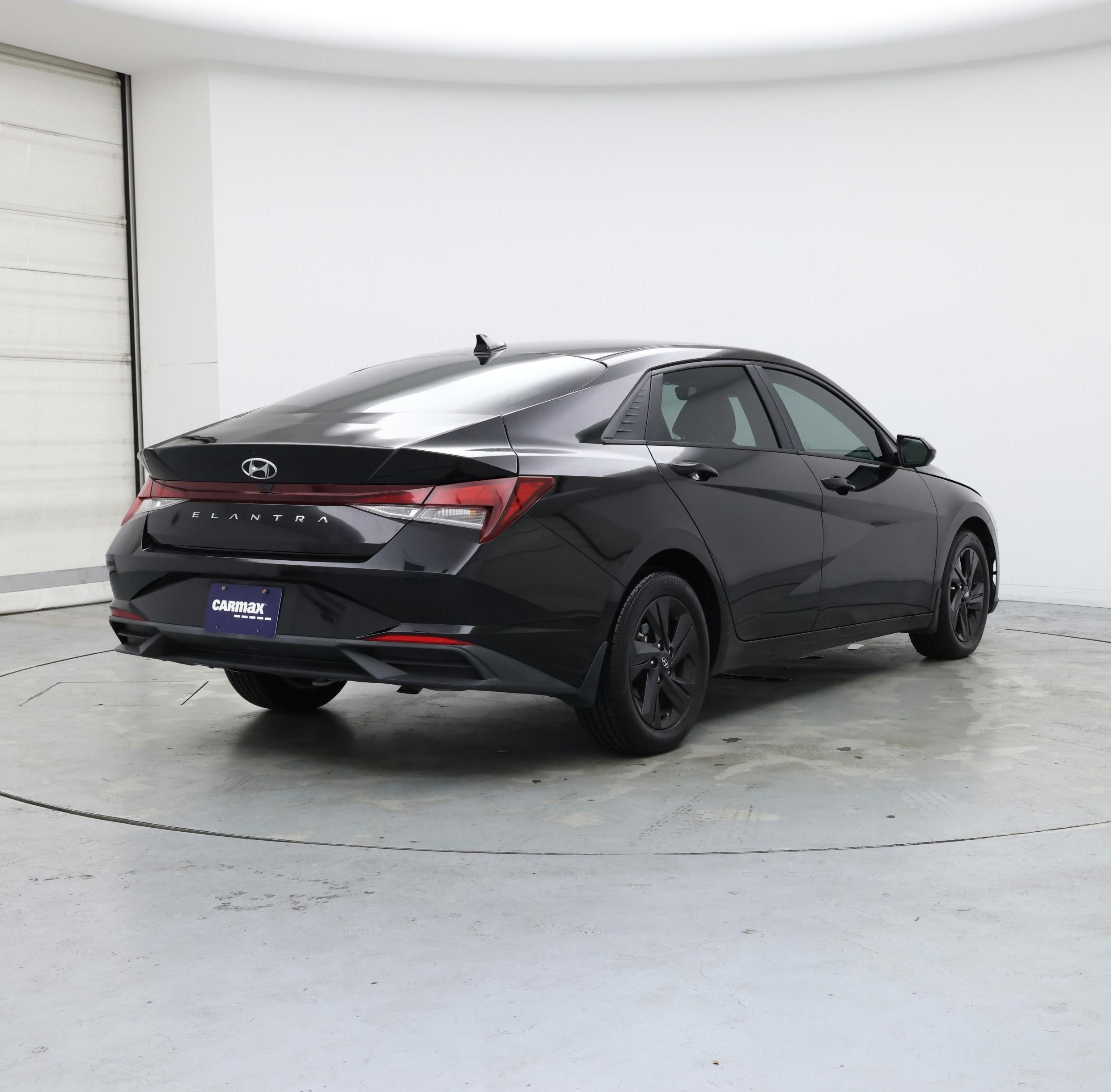 Thumbnail: 2022 Hyundai Elantra - 8