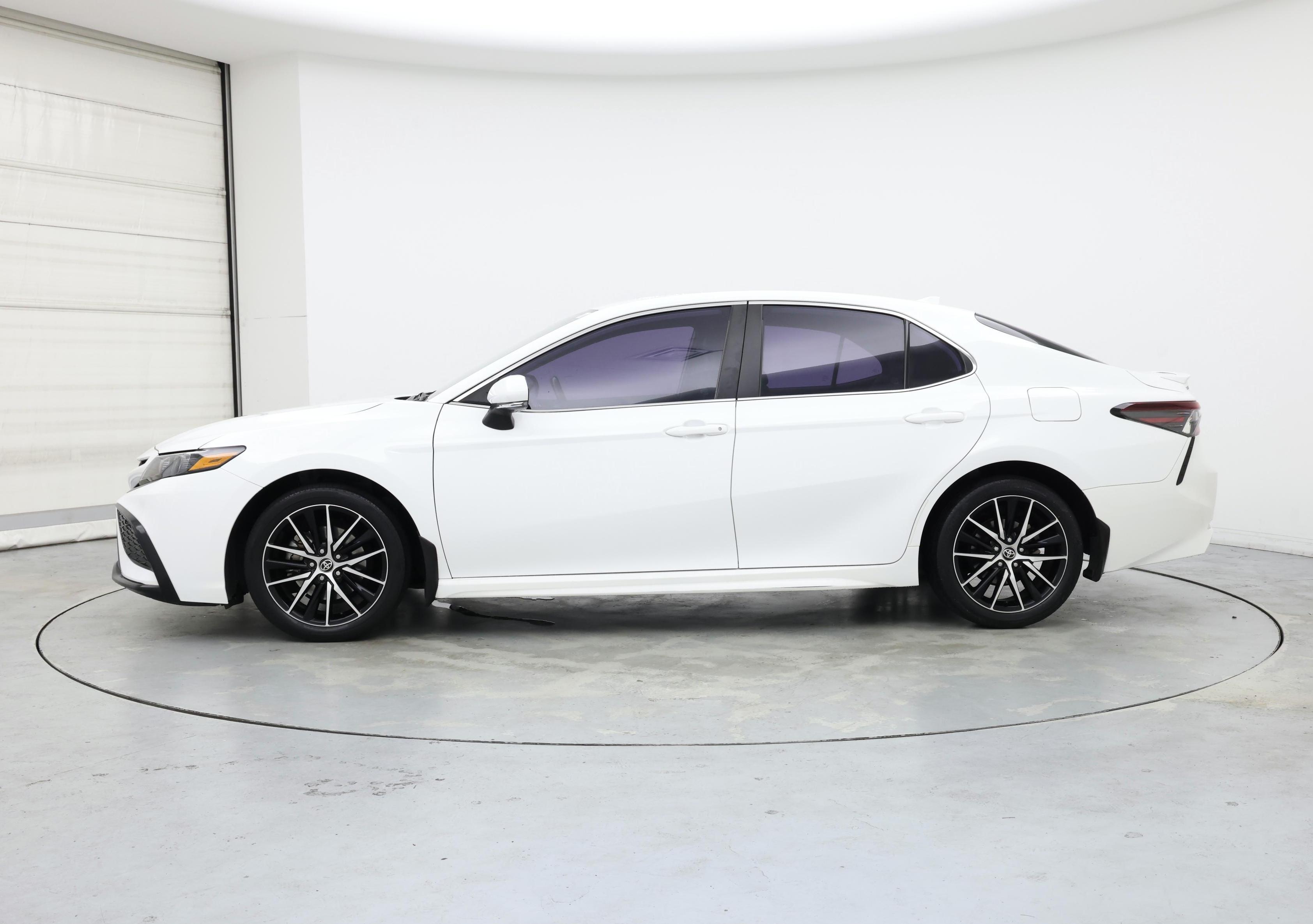 Thumbnail: 2021 Toyota Camry - 3