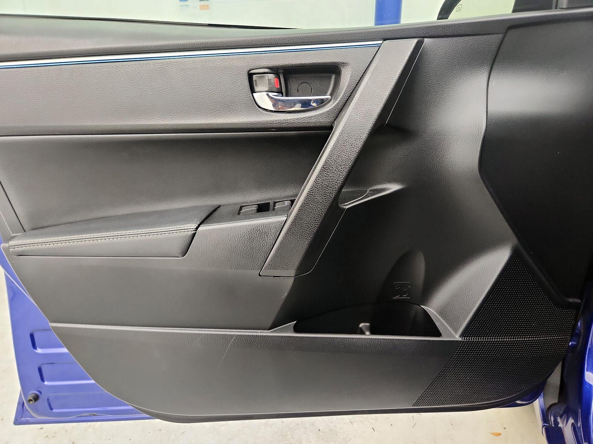 Thumbnail: 2015 Toyota Corolla - 12