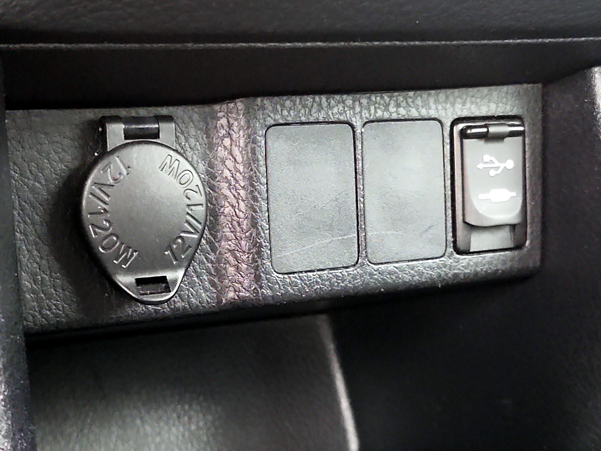 Thumbnail: 2015 Toyota Corolla - 18
