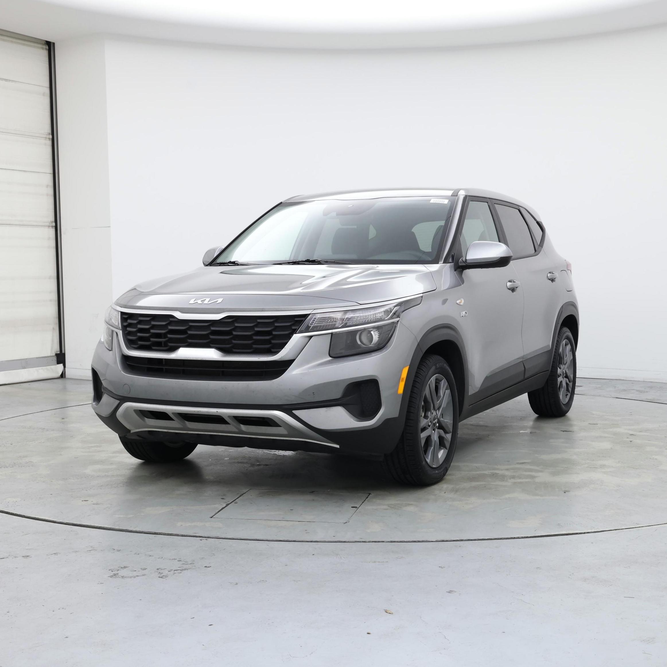 Thumbnail: 2023 Kia Seltos - 4