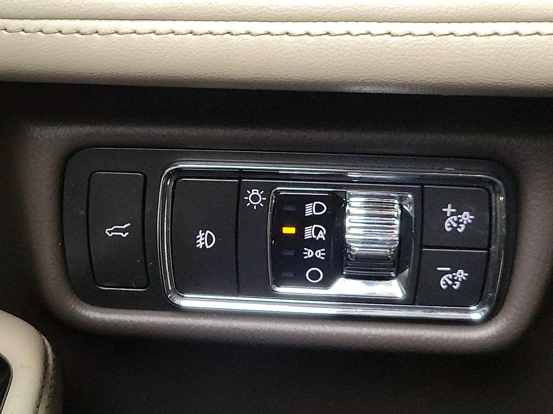 Thumbnail: 2020 Lincoln Aviator - 13