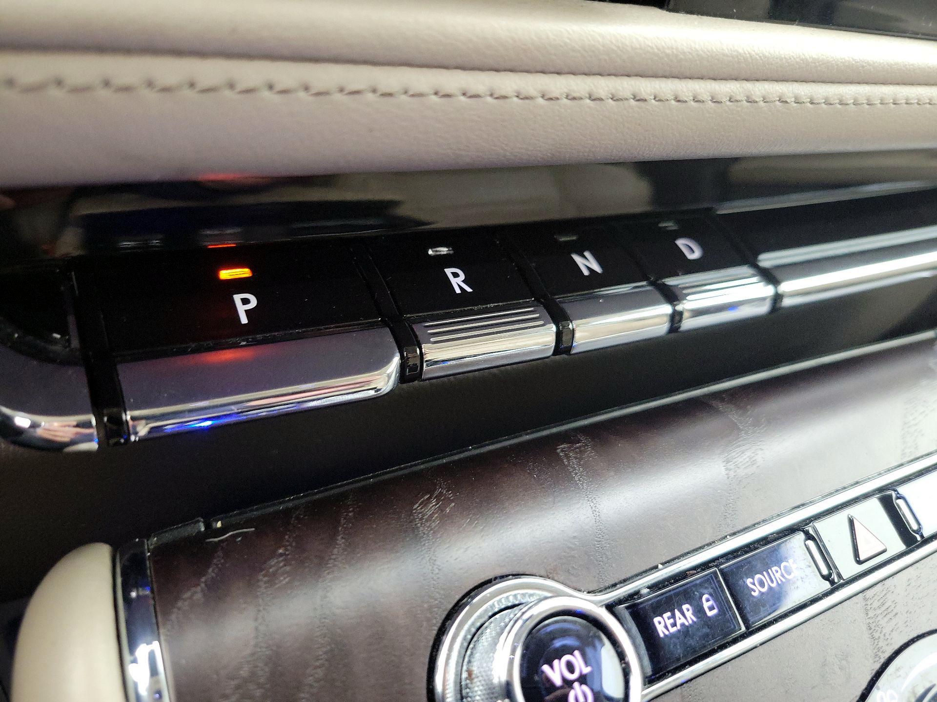 Thumbnail: 2020 Lincoln Aviator - 18