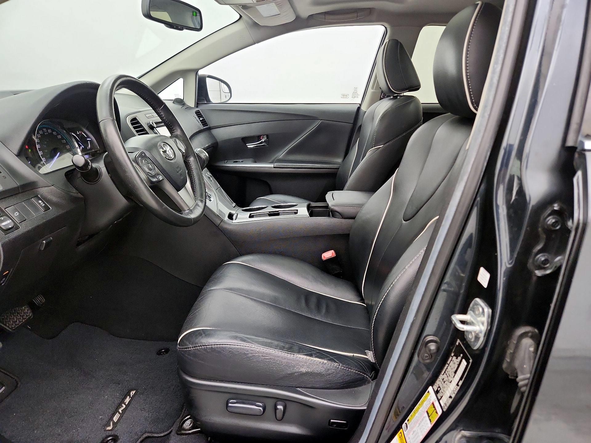Thumbnail: 2013 Toyota Venza - 11