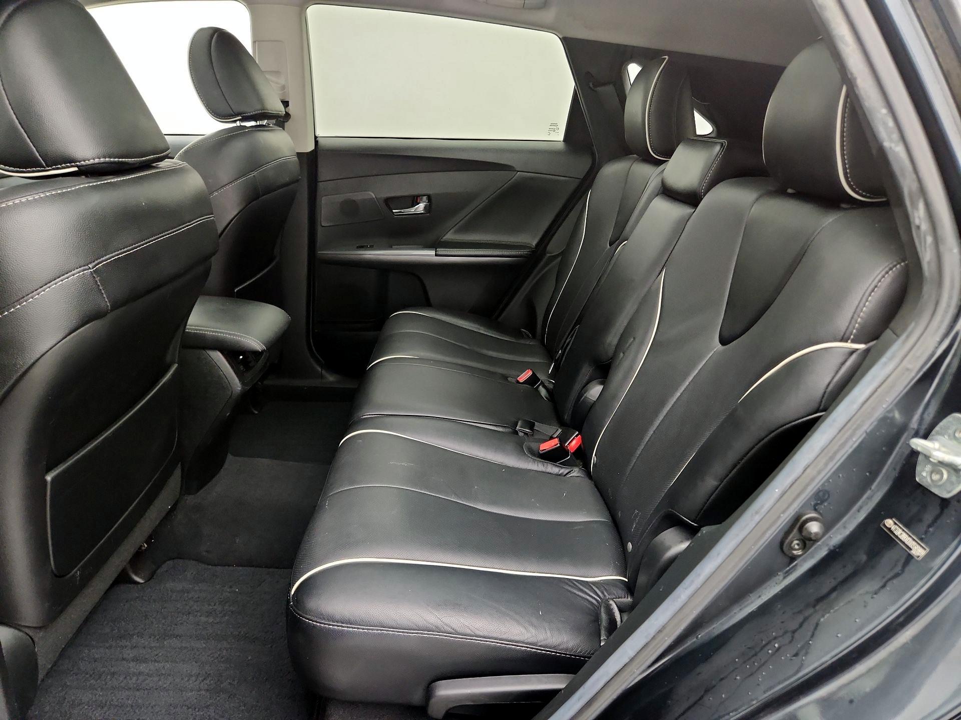 Thumbnail: 2013 Toyota Venza - 19