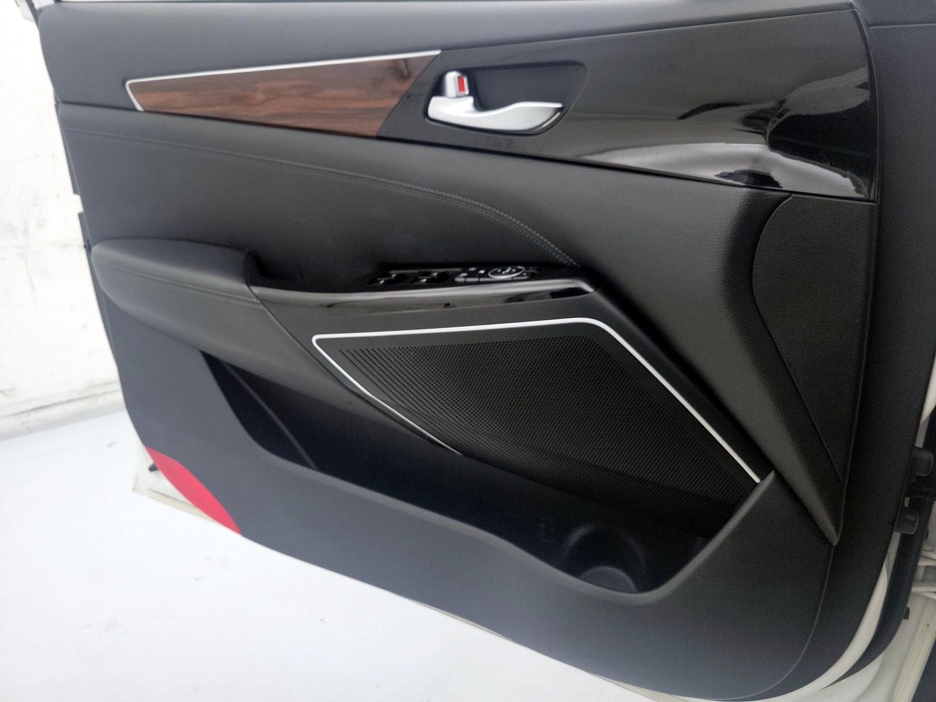 Thumbnail: 2017 Kia Cadenza - 12