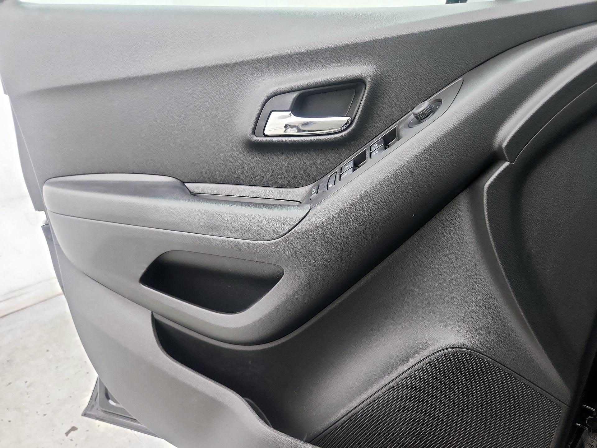 Thumbnail: 2022 Chevrolet Trax - 12