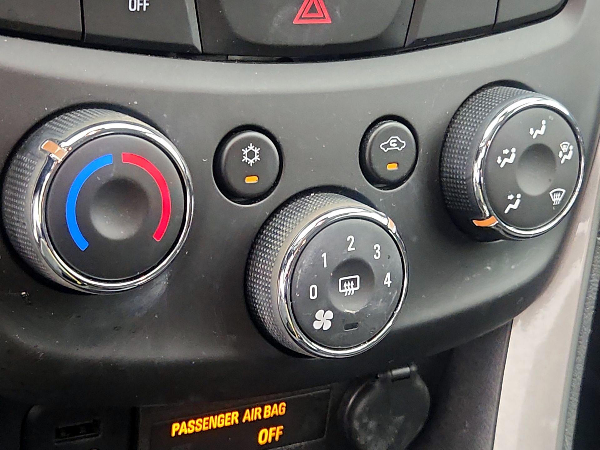 Thumbnail: 2022 Chevrolet Trax - 16