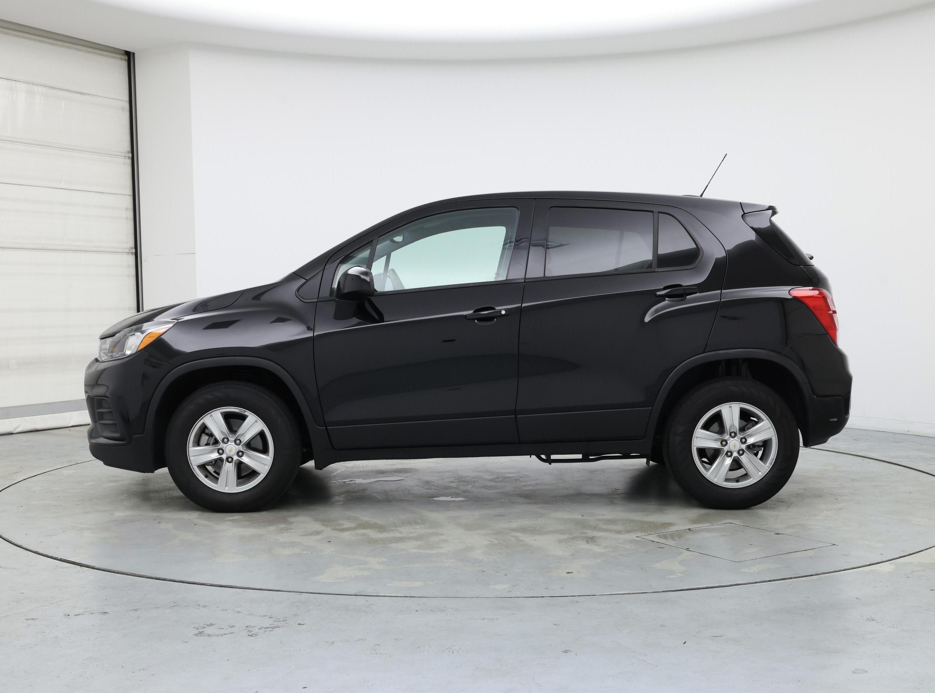 Thumbnail: 2022 Chevrolet Trax - 3