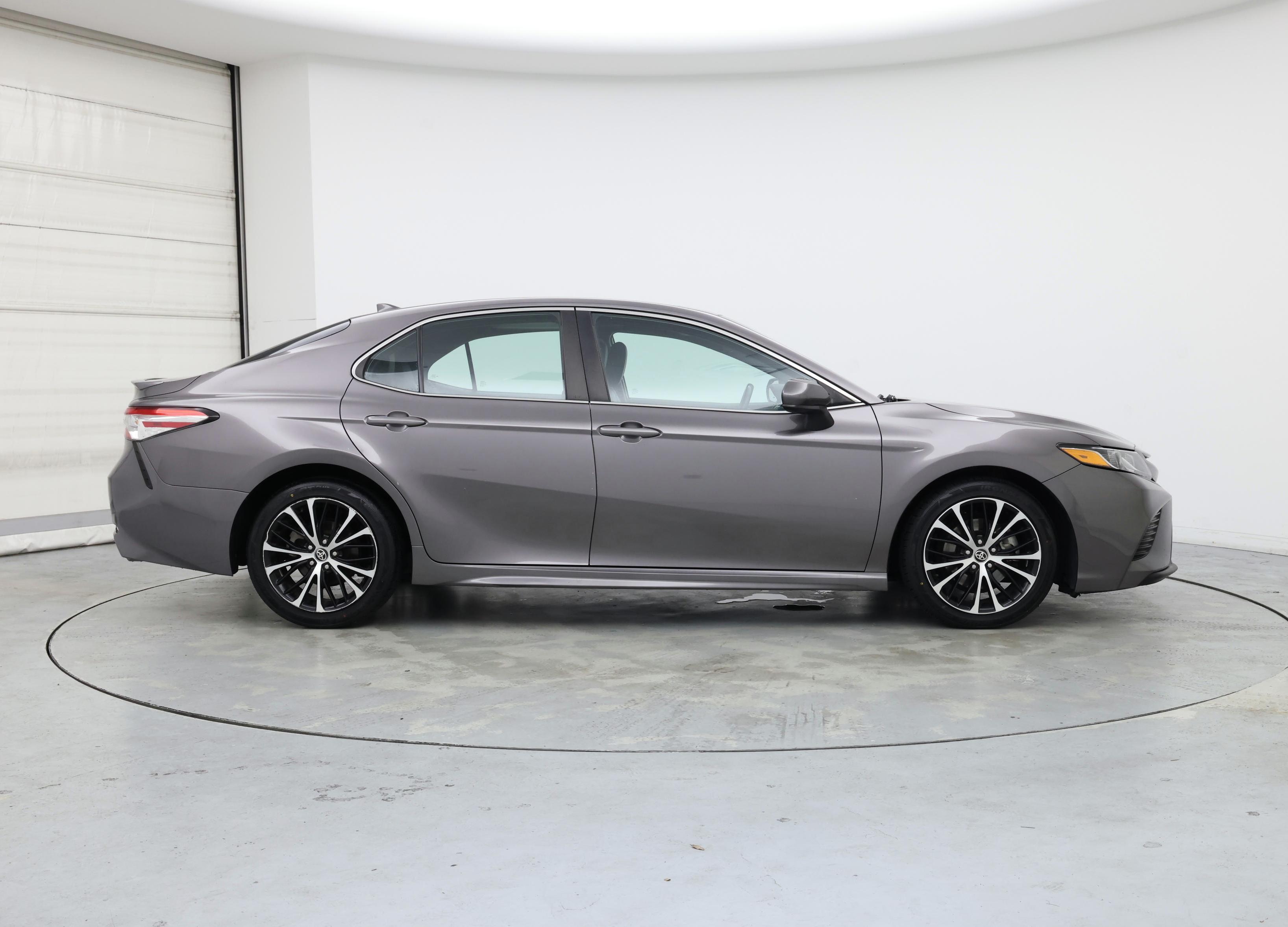 Thumbnail: 2020 Toyota Camry - 7