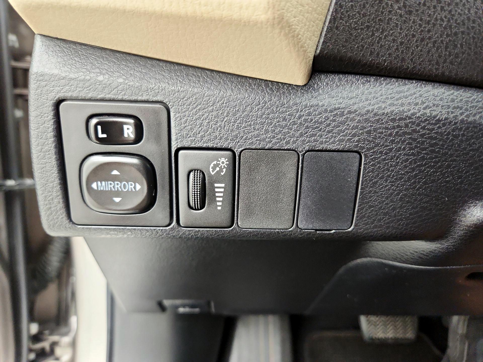 Thumbnail: 2015 Toyota Corolla - 13