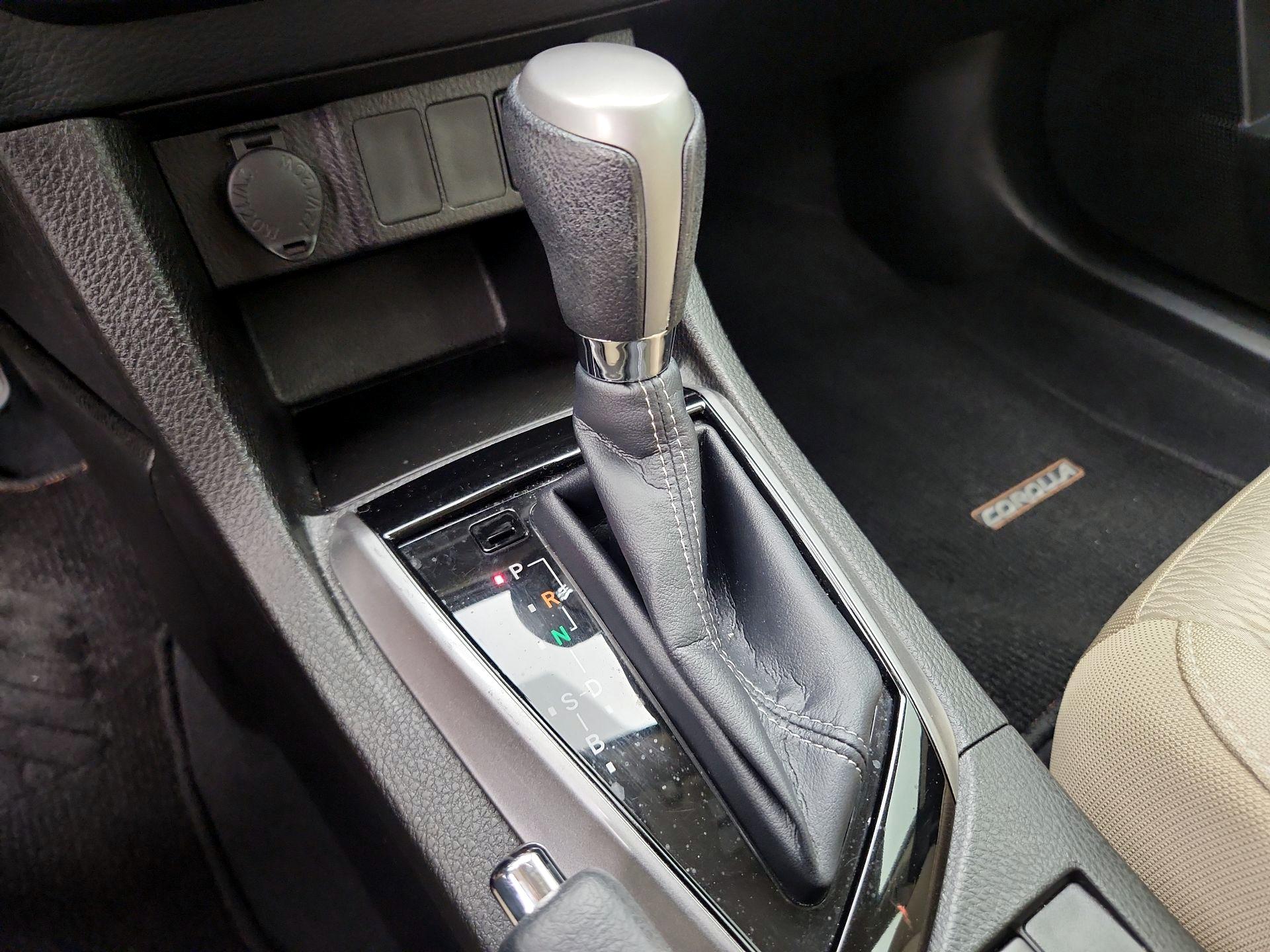 Thumbnail: 2015 Toyota Corolla - 17