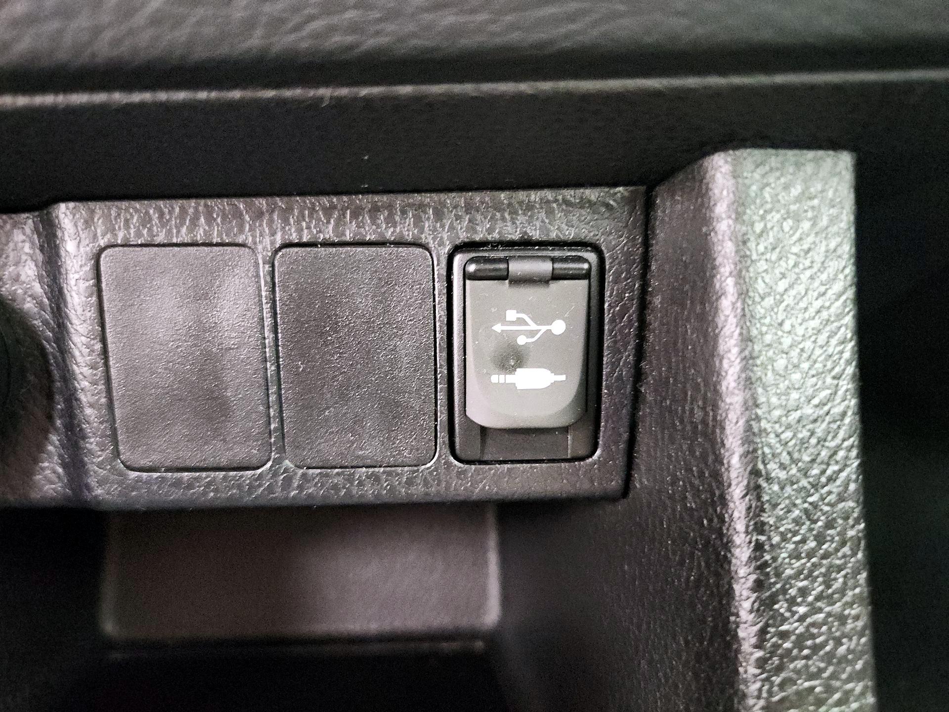 Thumbnail: 2015 Toyota Corolla - 18
