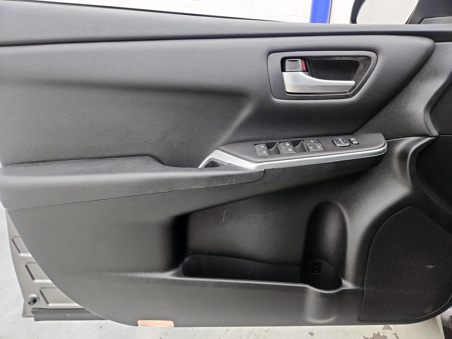 Thumbnail: 2017 Toyota Camry - 12