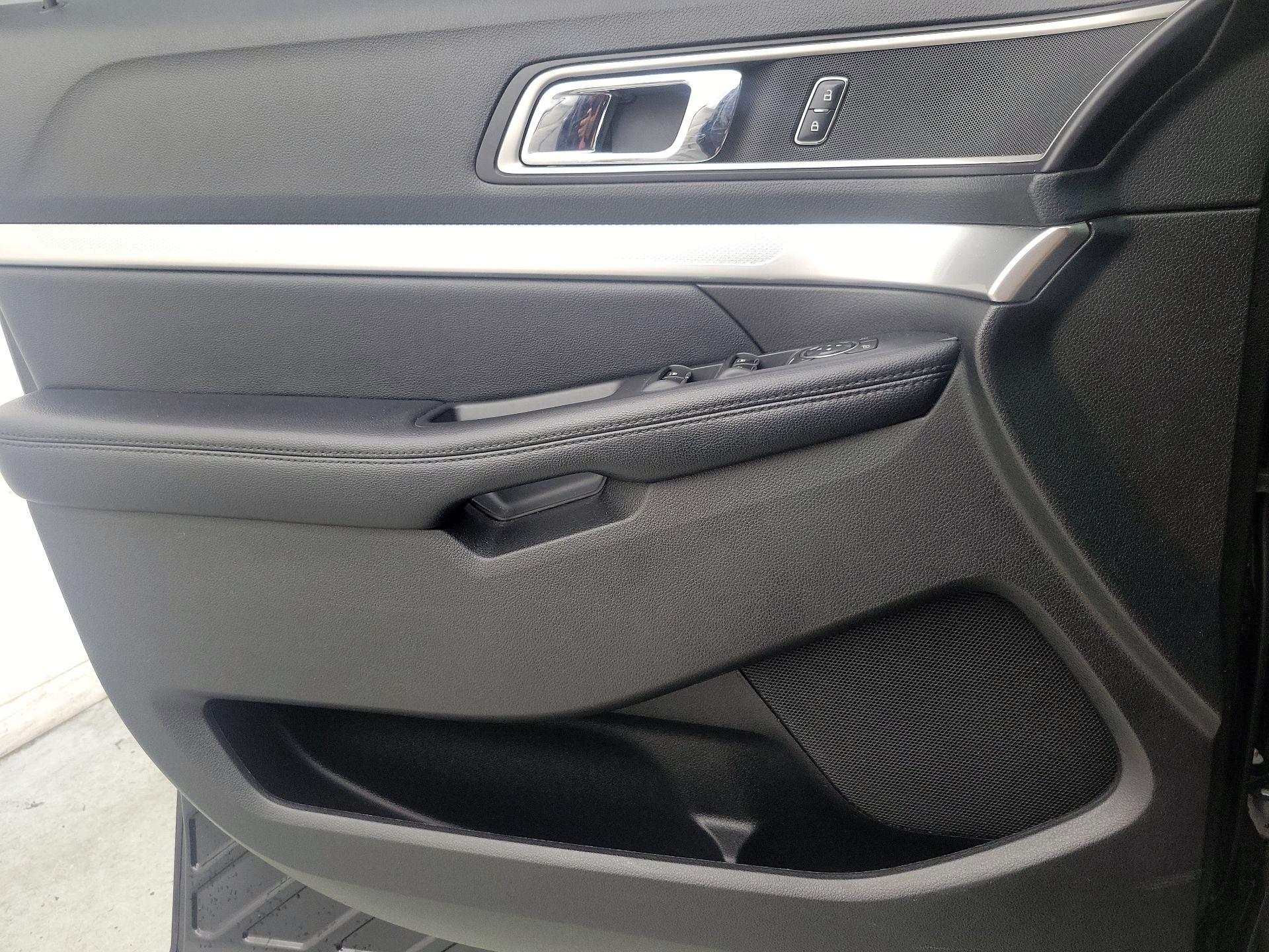 Thumbnail: 2017 Ford Explorer - 12