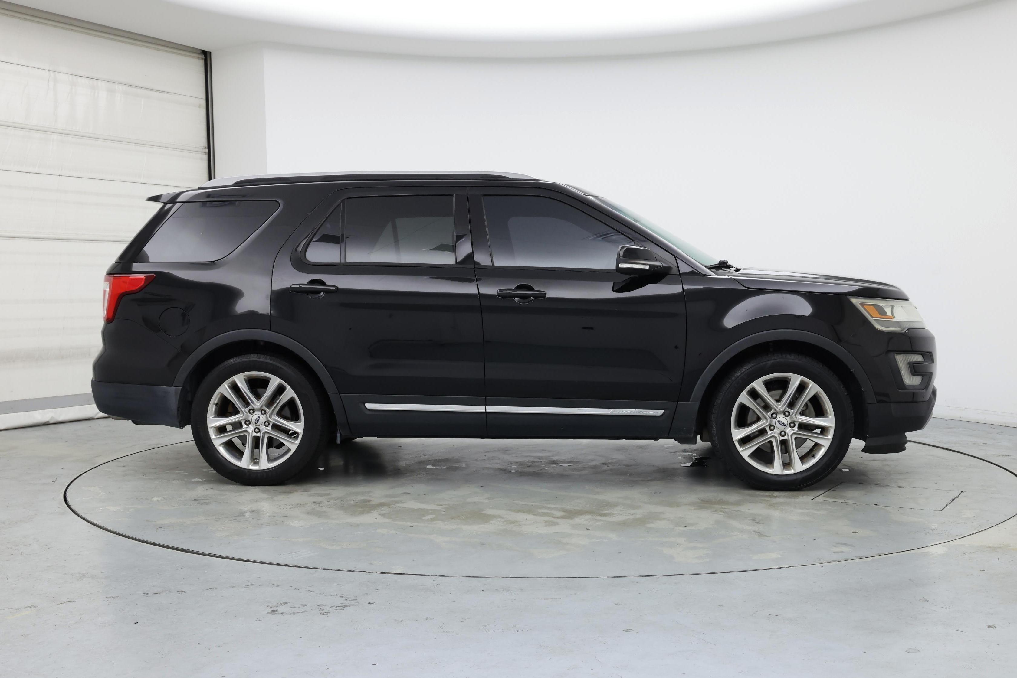 Thumbnail: 2017 Ford Explorer - 7
