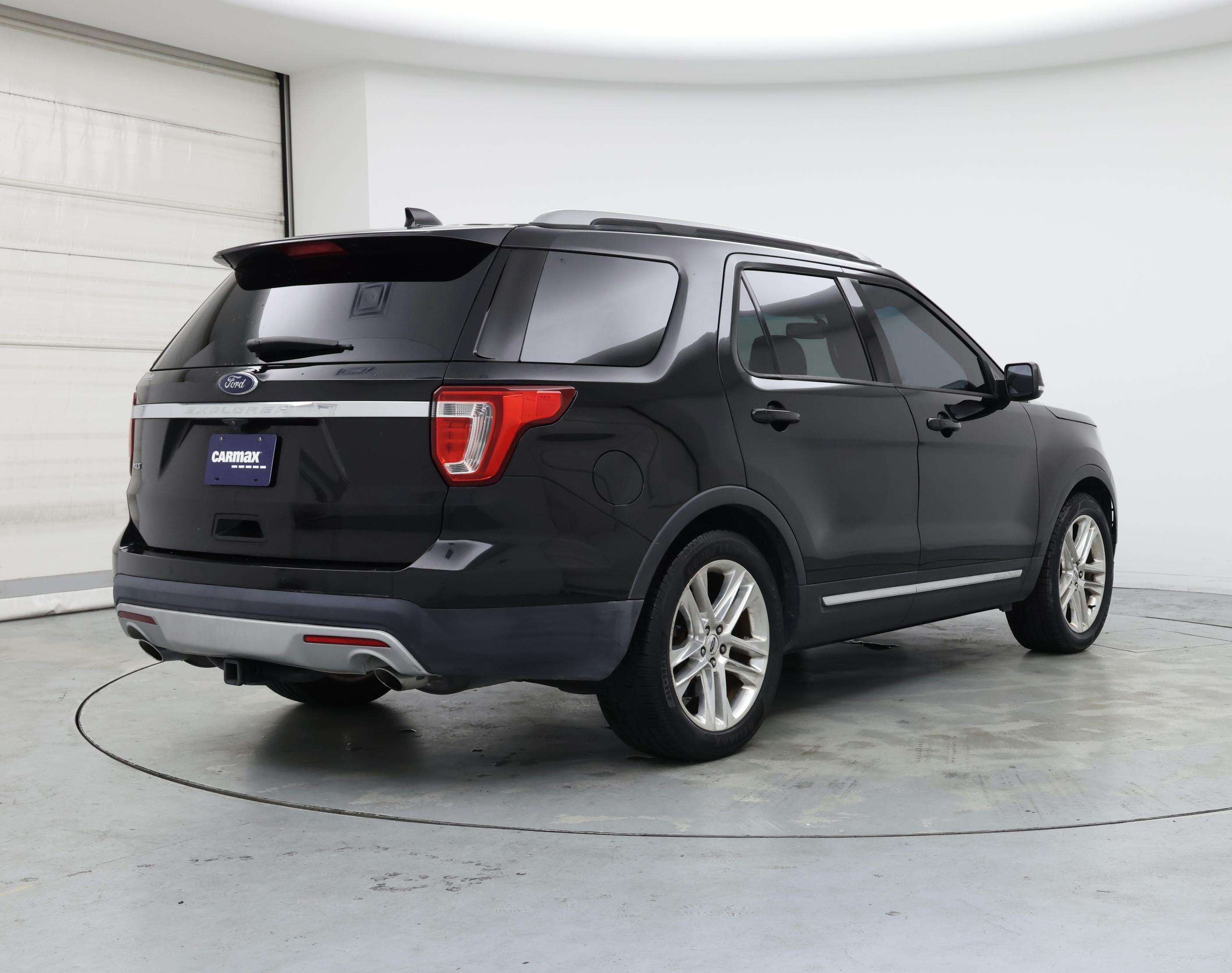 Thumbnail: 2017 Ford Explorer - 8